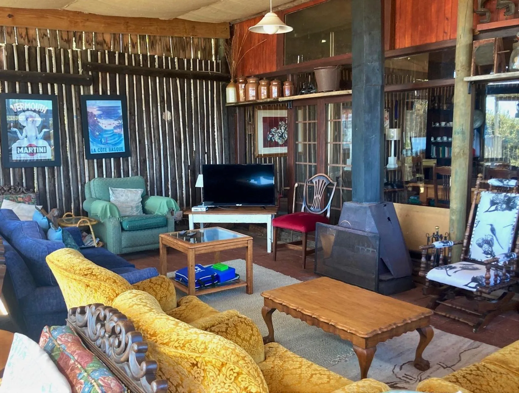 Communal lounge/ TV room in Protea Wilds Retreat