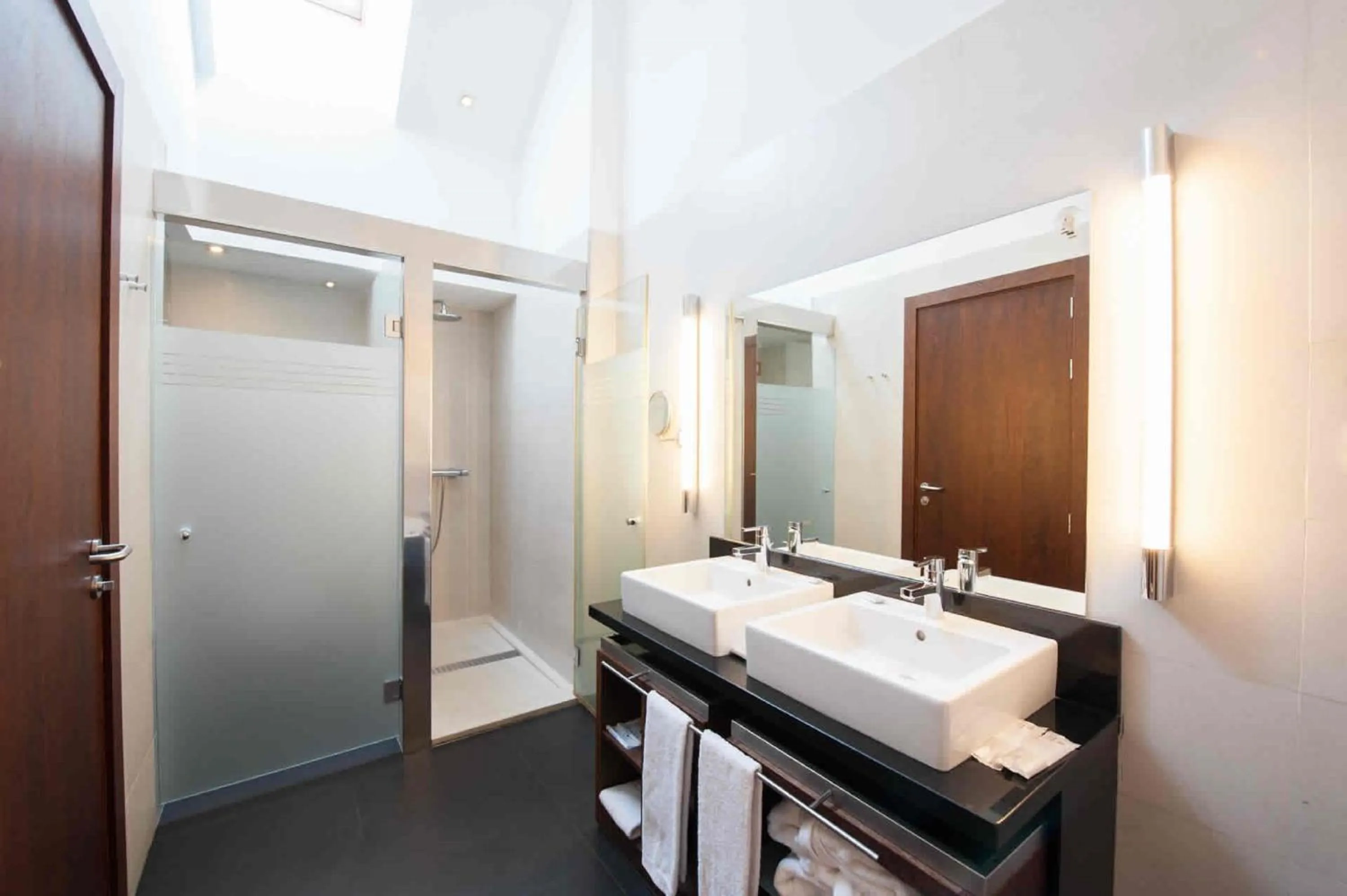 Shower in SOMMOS Hotel Aneto