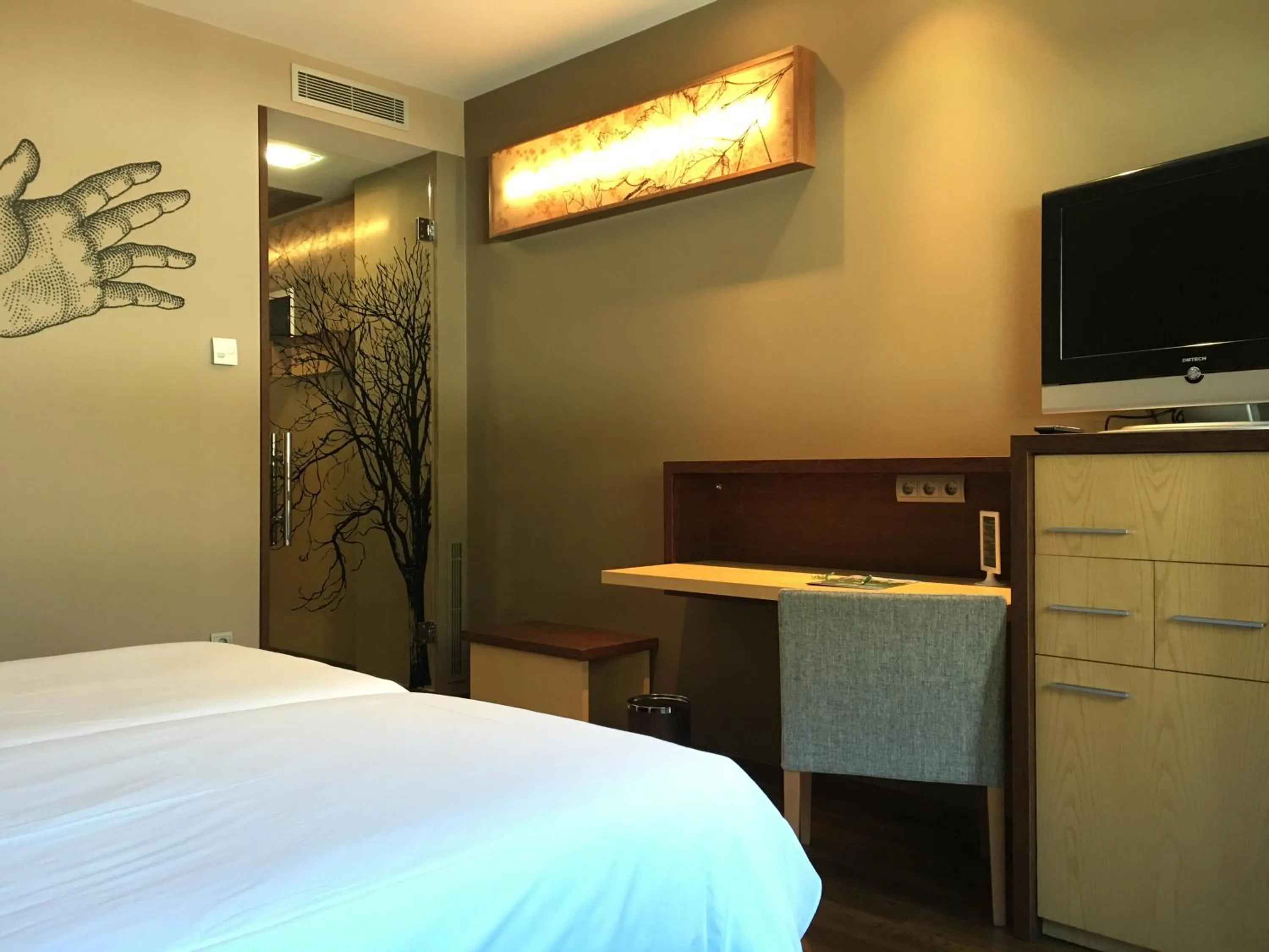 Bedroom, Bed in SOMMOS Hotel Aneto