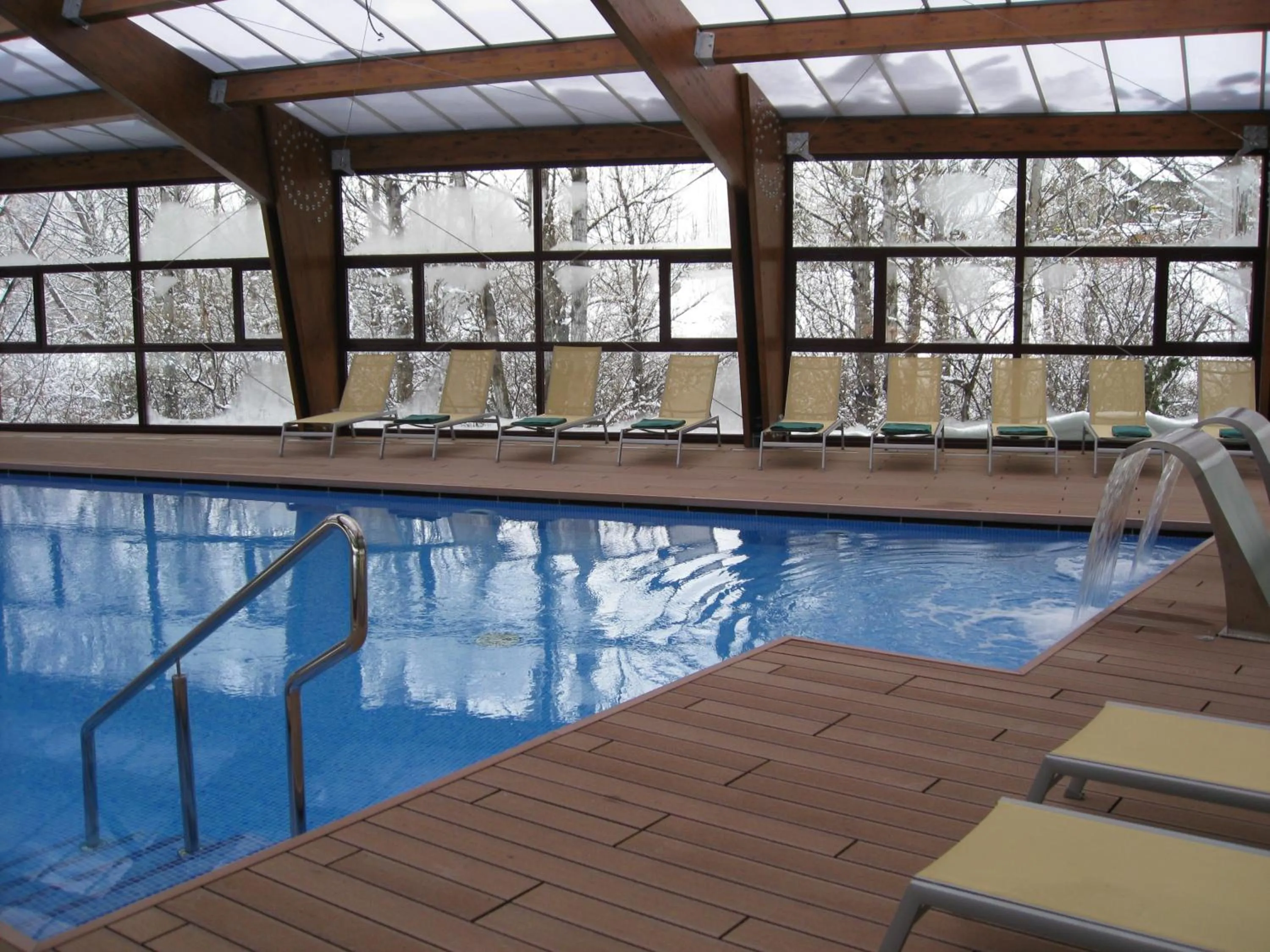 Swimming pool in SOMMOS Hotel Aneto