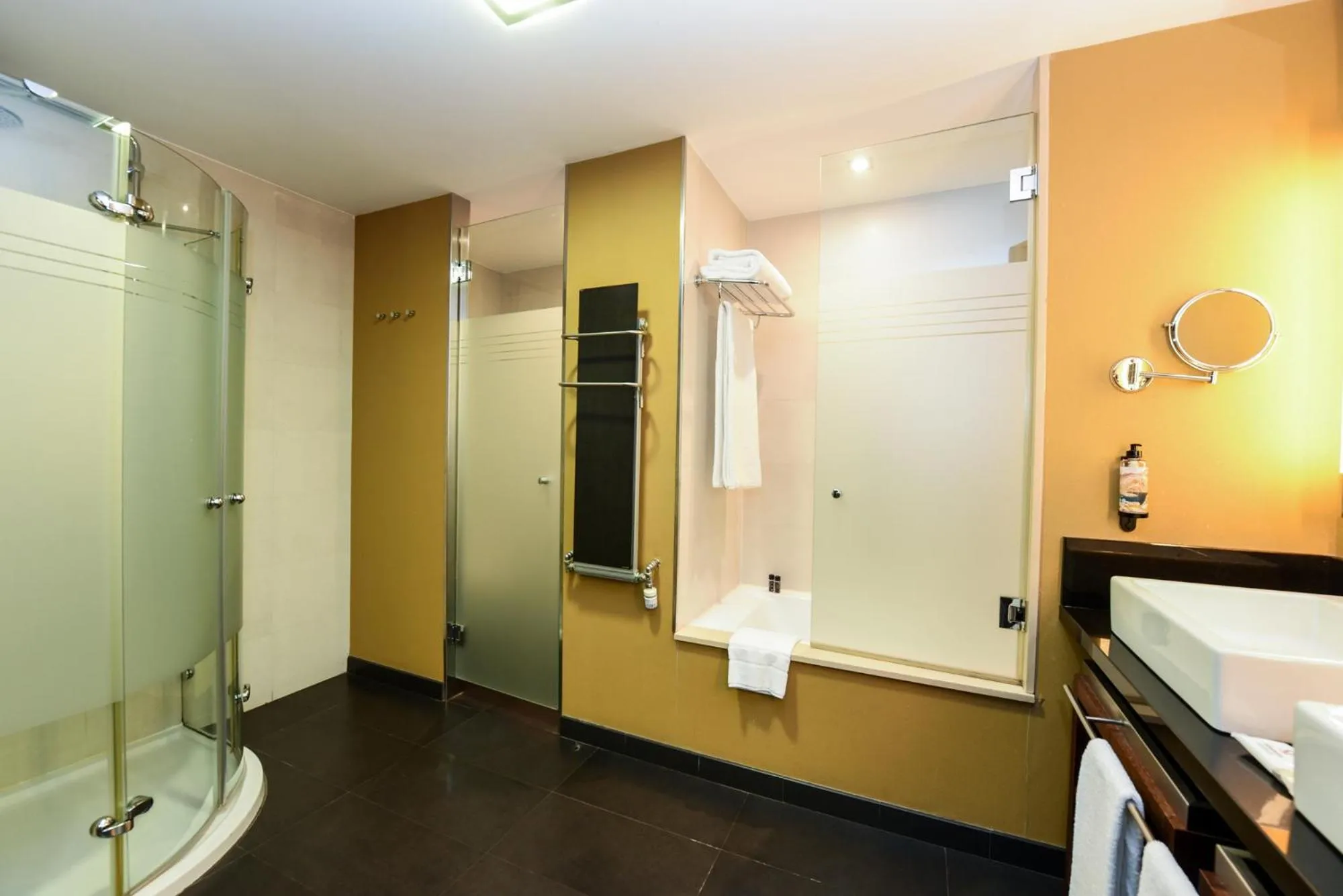 Shower in SOMMOS Hotel Aneto