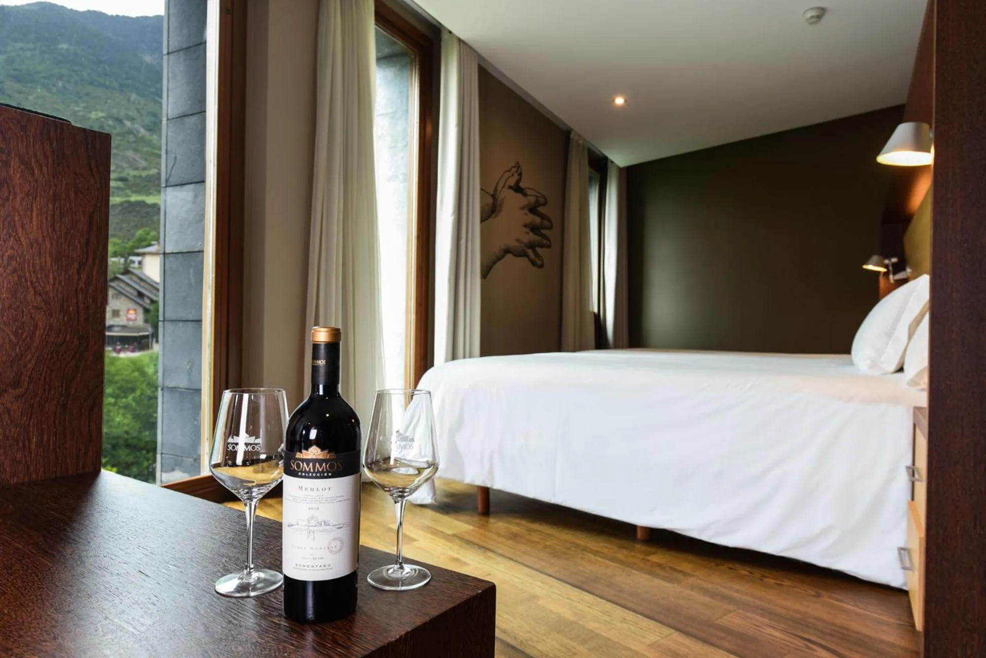 View (from property/room), Bed in SOMMOS Hotel Aneto