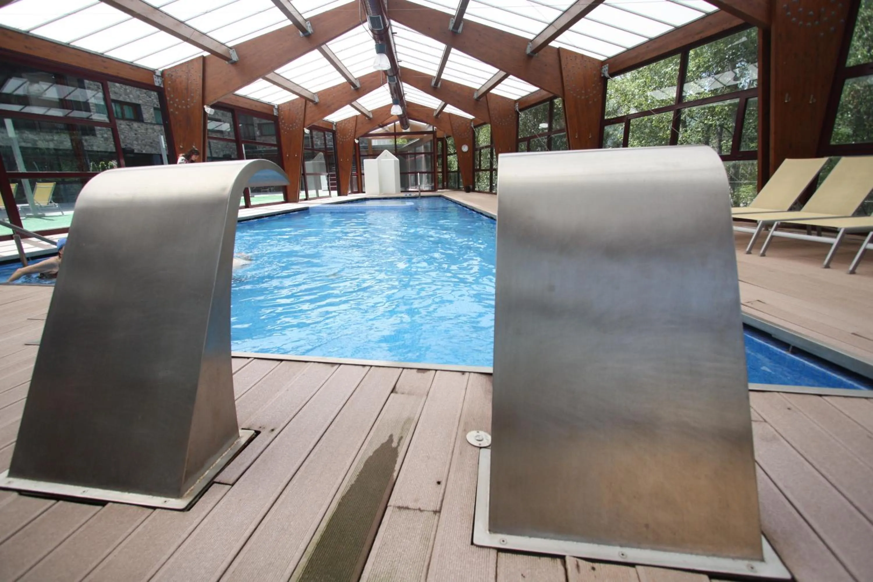 Swimming pool in SOMMOS Hotel Aneto