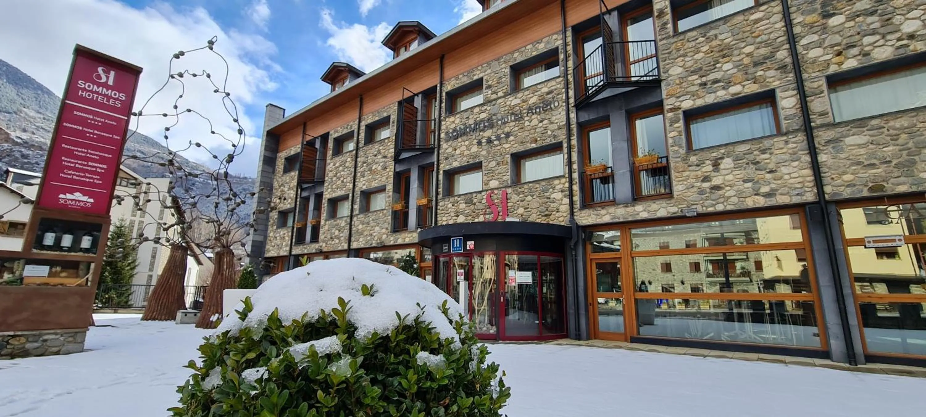 Property building in SOMMOS Hotel Aneto