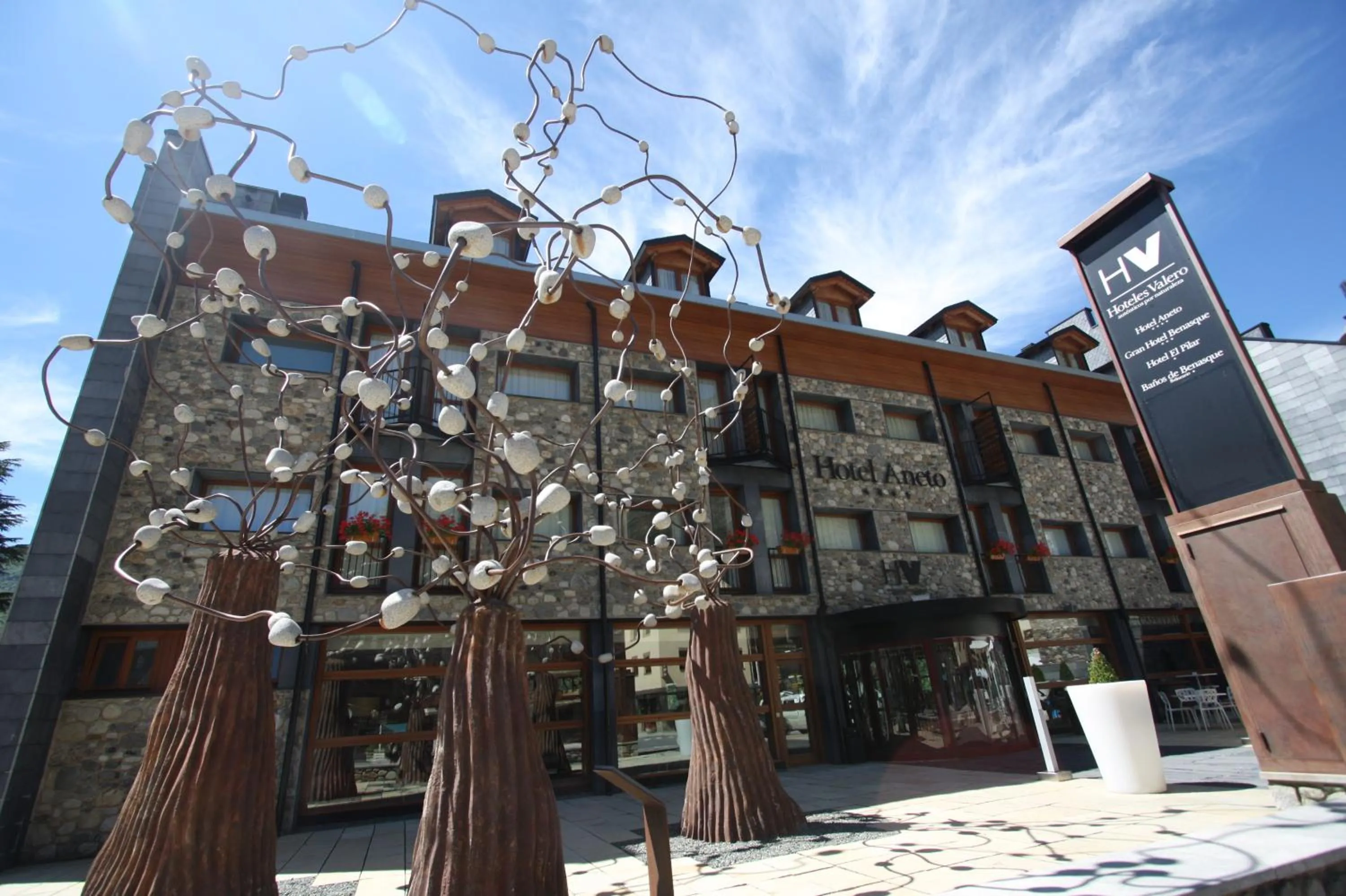 Property building in SOMMOS Hotel Aneto