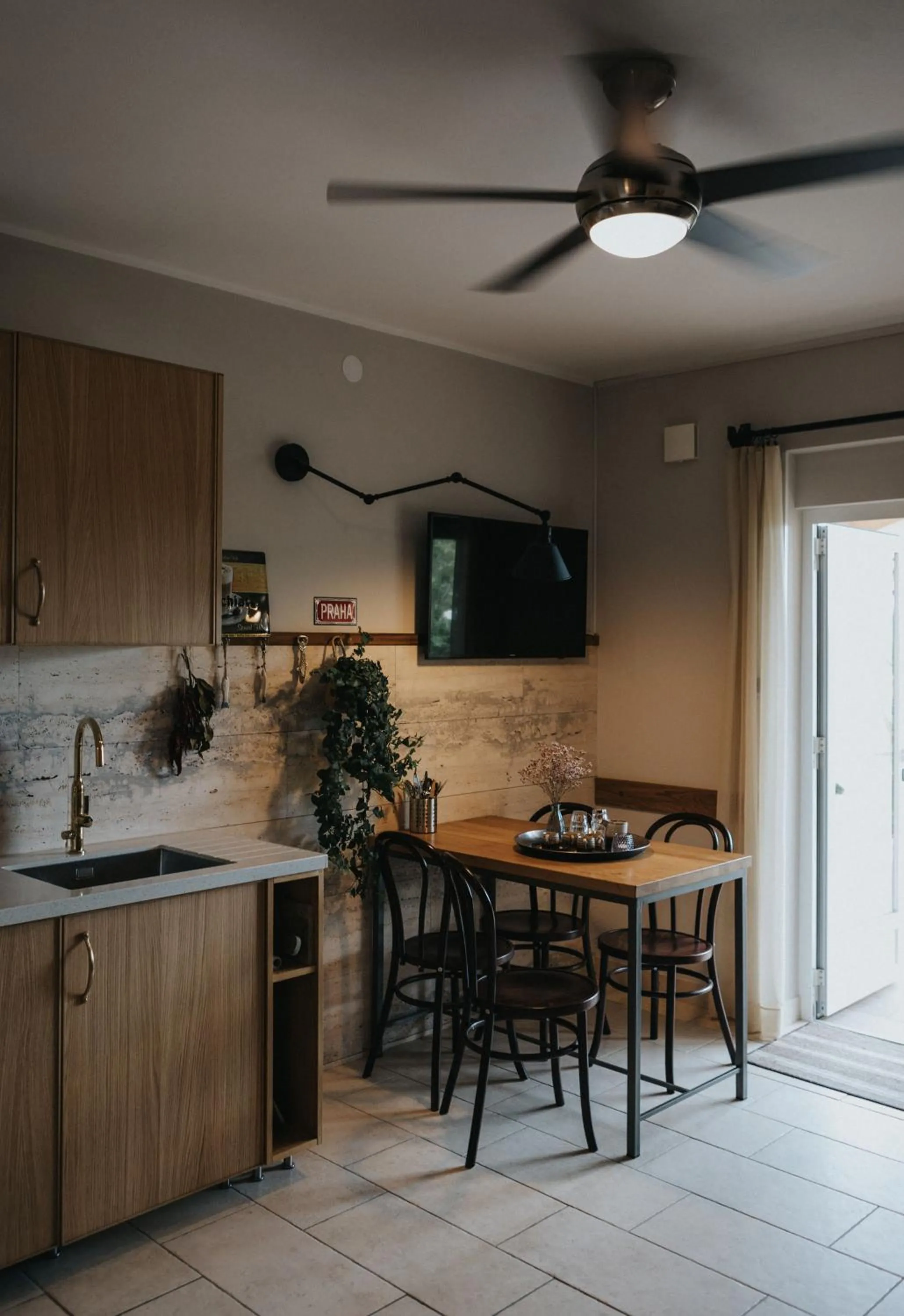 Kitchen or kitchenette in Villa Lantana
