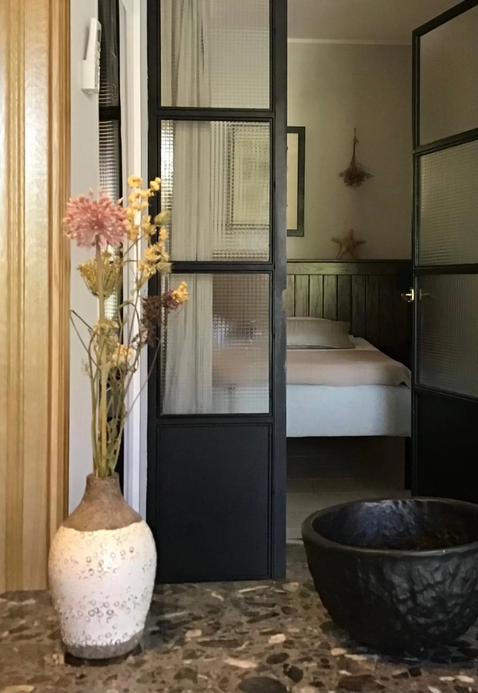 Decorative detail, Bed in Villa Lantana