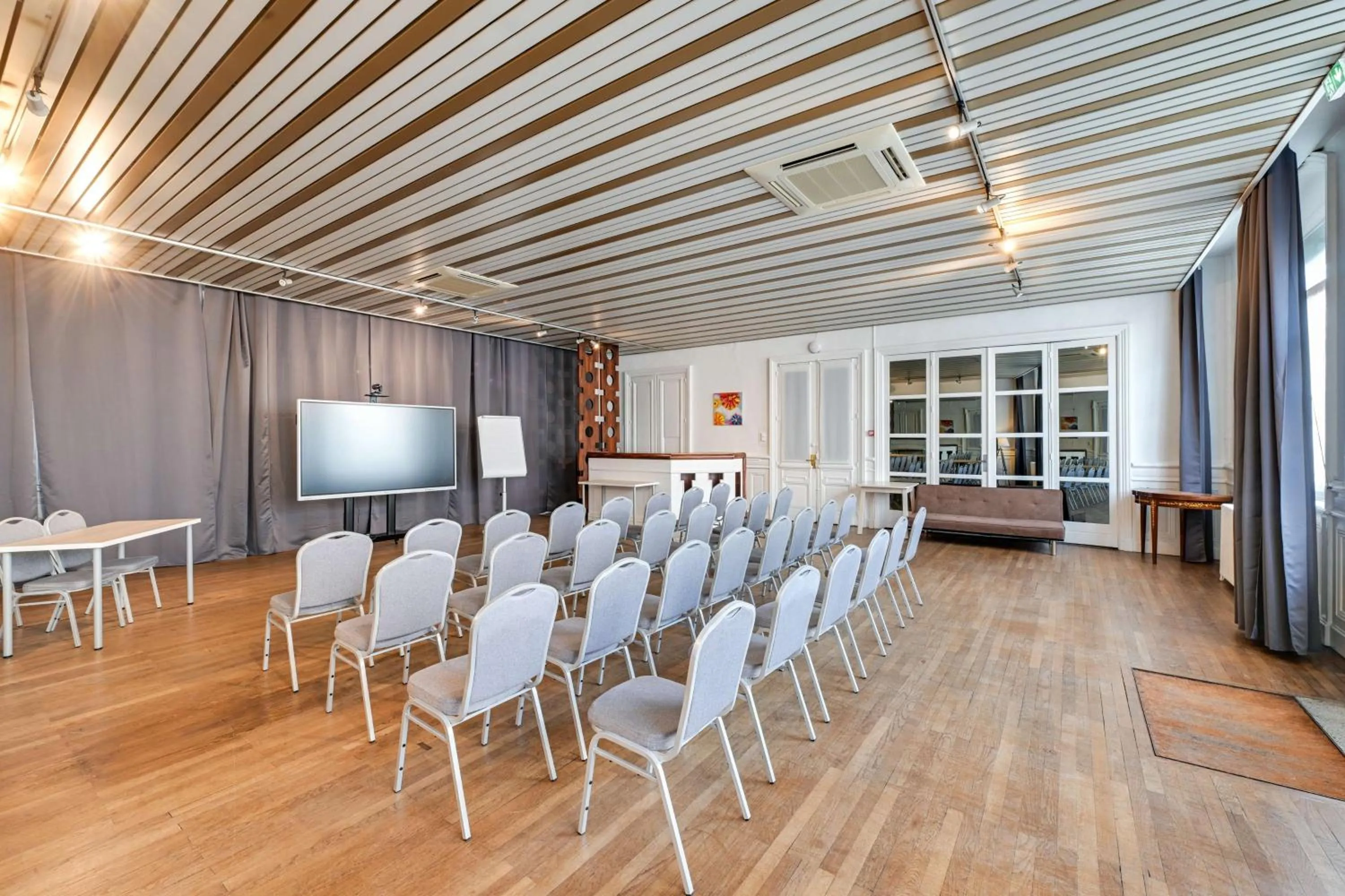 Business facilities in Brit Hotel Roanne - Le Grand Hôtel