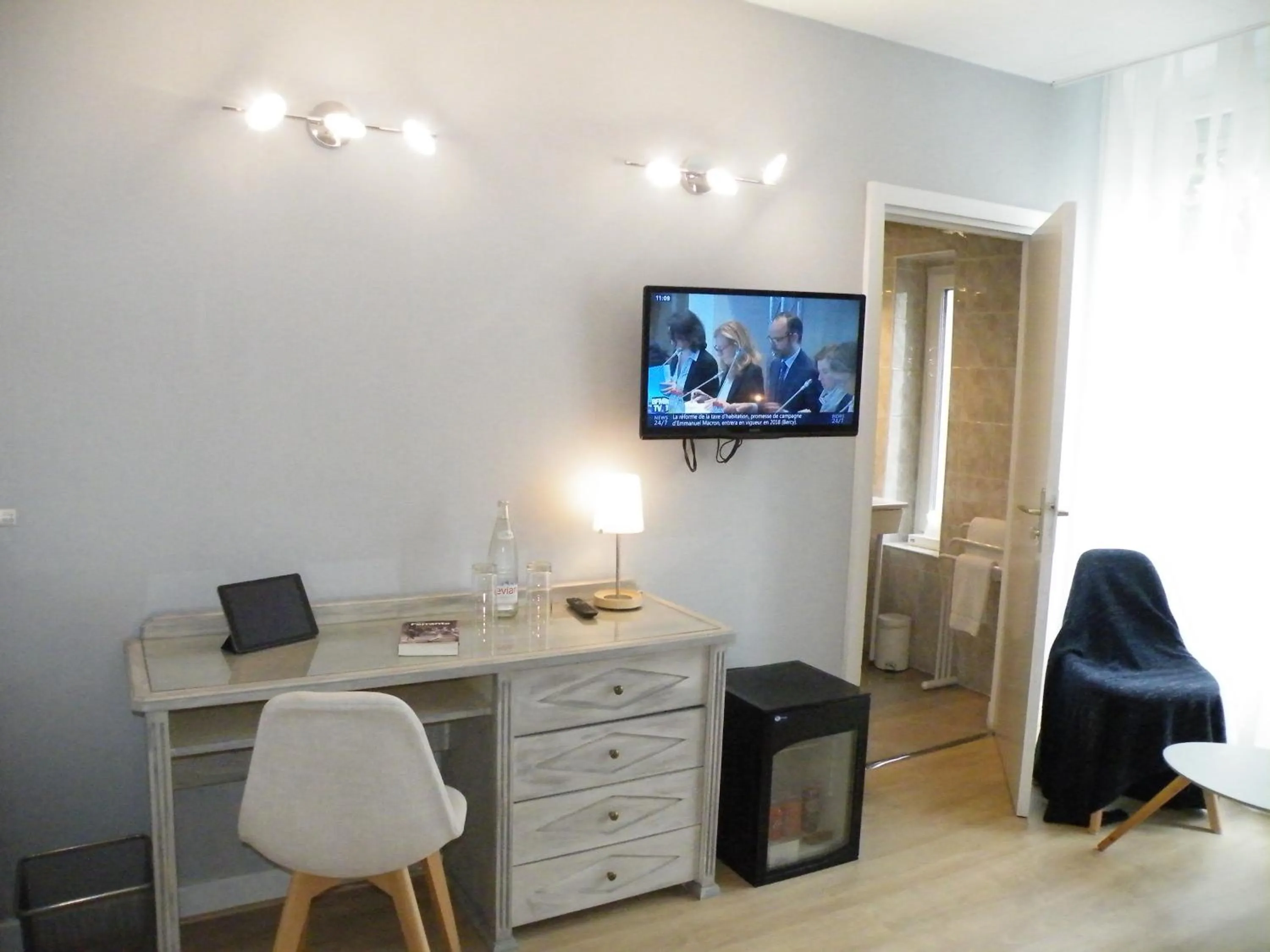 Seating area in Brit Hotel Roanne - Le Grand Hôtel