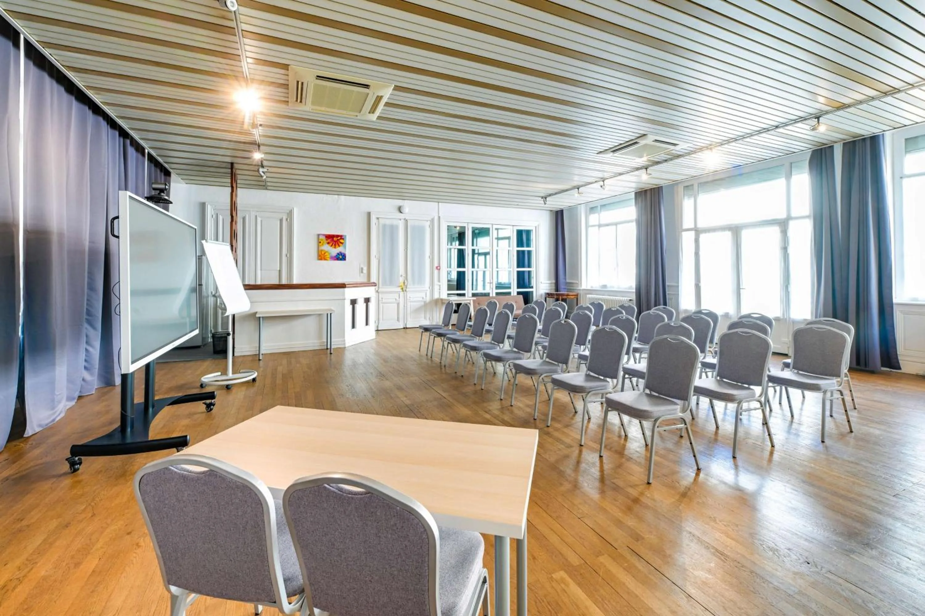 Business facilities in Brit Hotel Roanne - Le Grand Hôtel