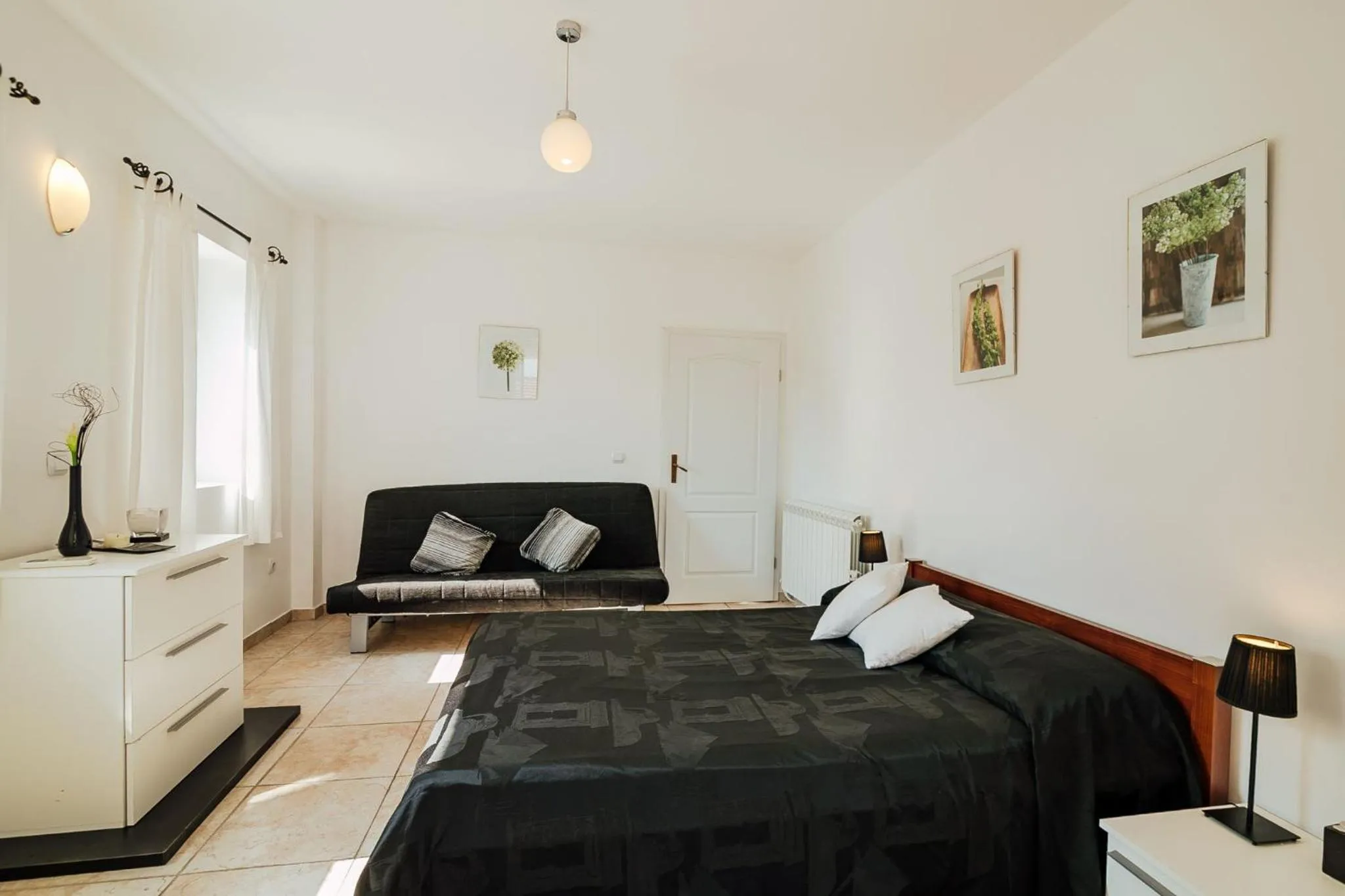 Bedroom, Bed in Spacious Family 4BR Seaside House, Fantastic Sea Views, 20 Meters to Beach