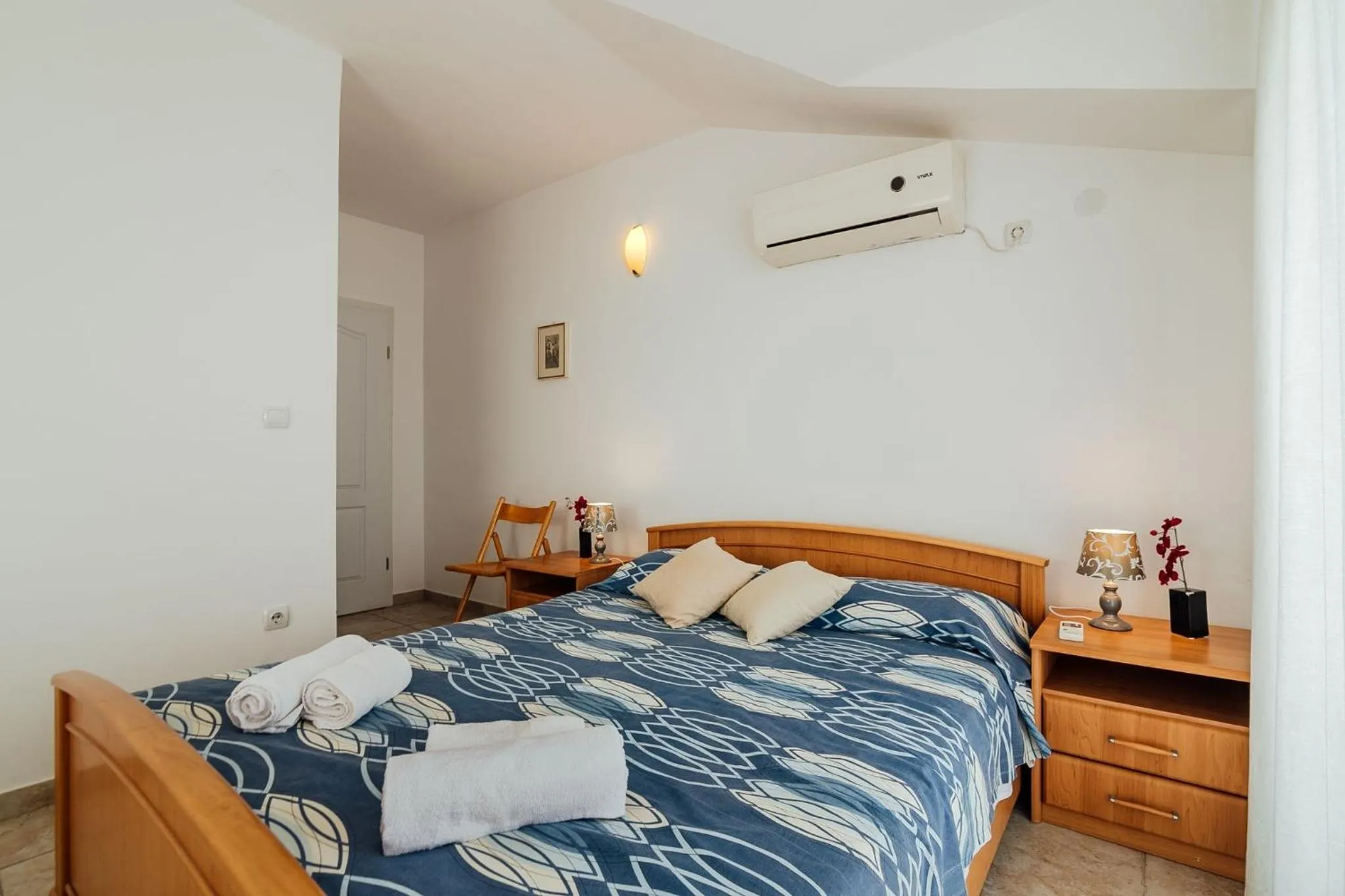 Bedroom, Bed in Spacious Family 4BR Seaside House, Fantastic Sea Views, 20 Meters to Beach