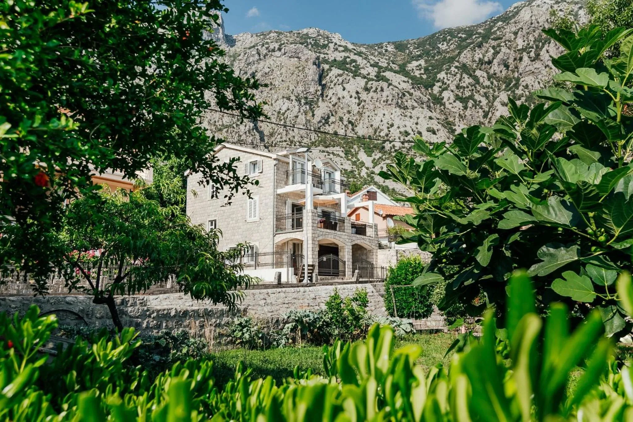Property building in Spacious Family 4BR Seaside House, Fantastic Sea Views, 20 Meters to Beach