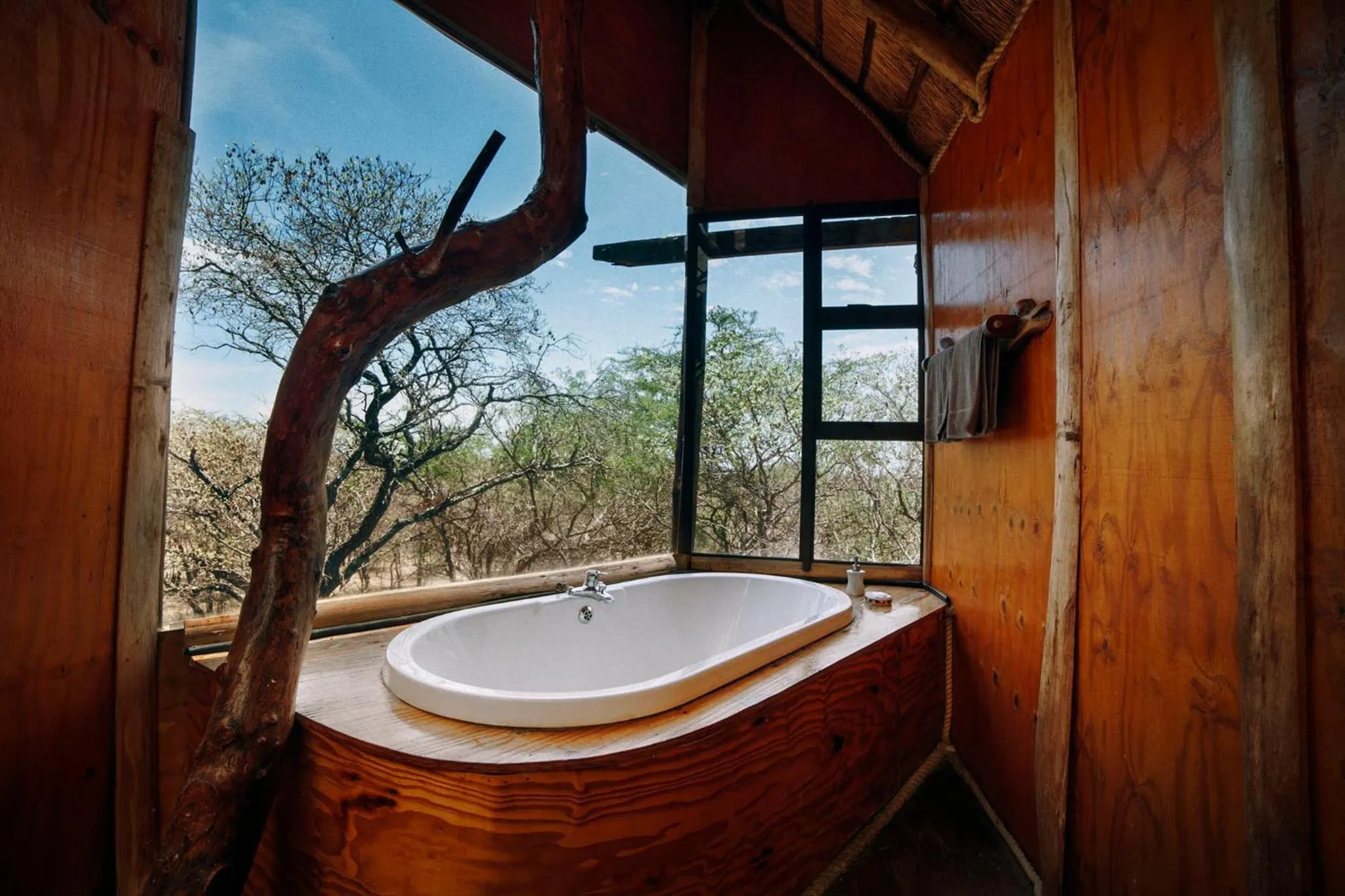 Bathroom in Pezulu Tree House Lodge