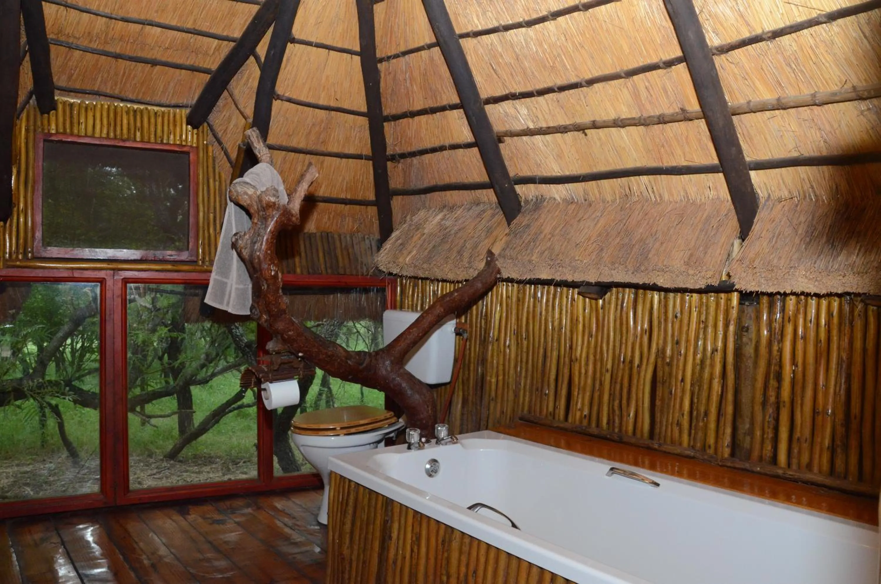 Bathroom in Pezulu Tree House Lodge