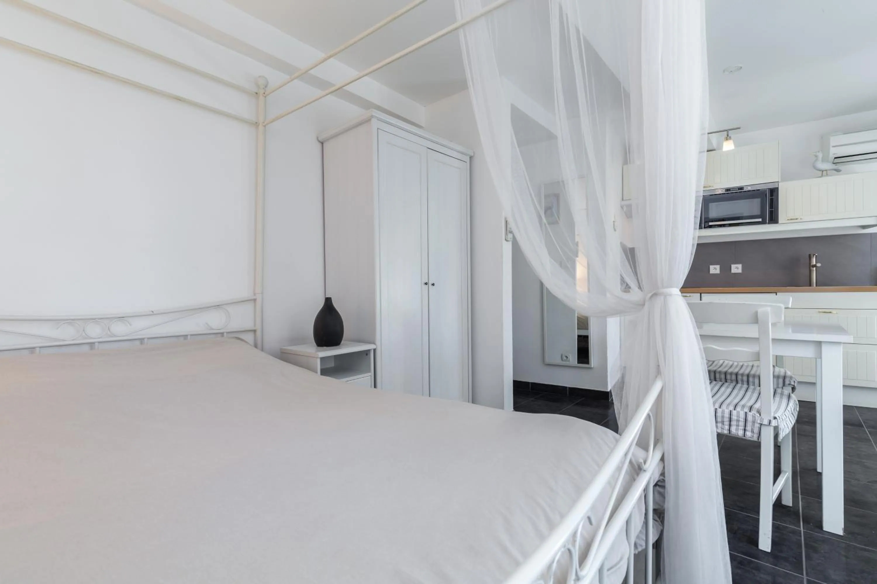 Bedroom, Bed in Florella Maréchal Joffre