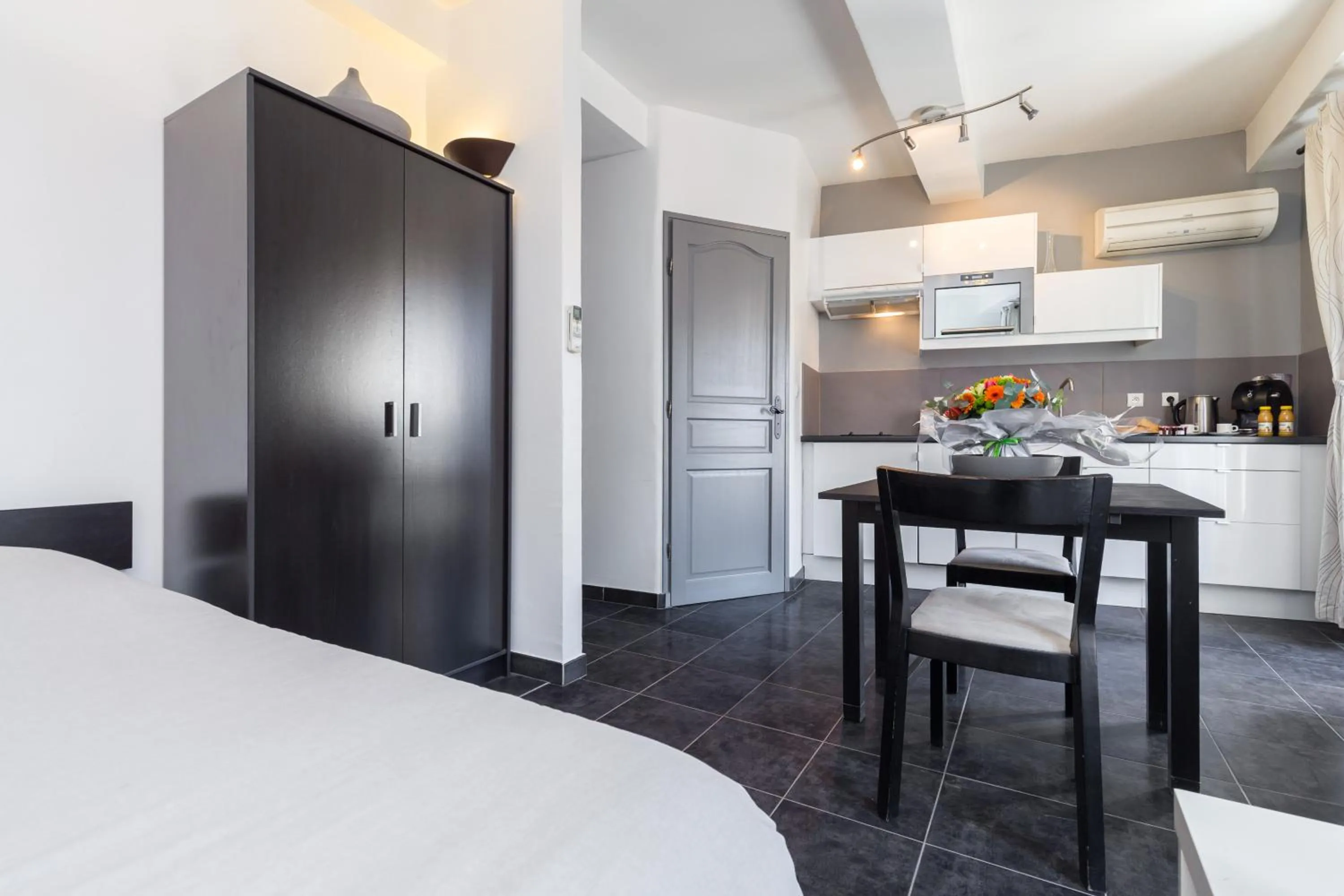 Kitchen or kitchenette, Bed in Florella Maréchal Joffre