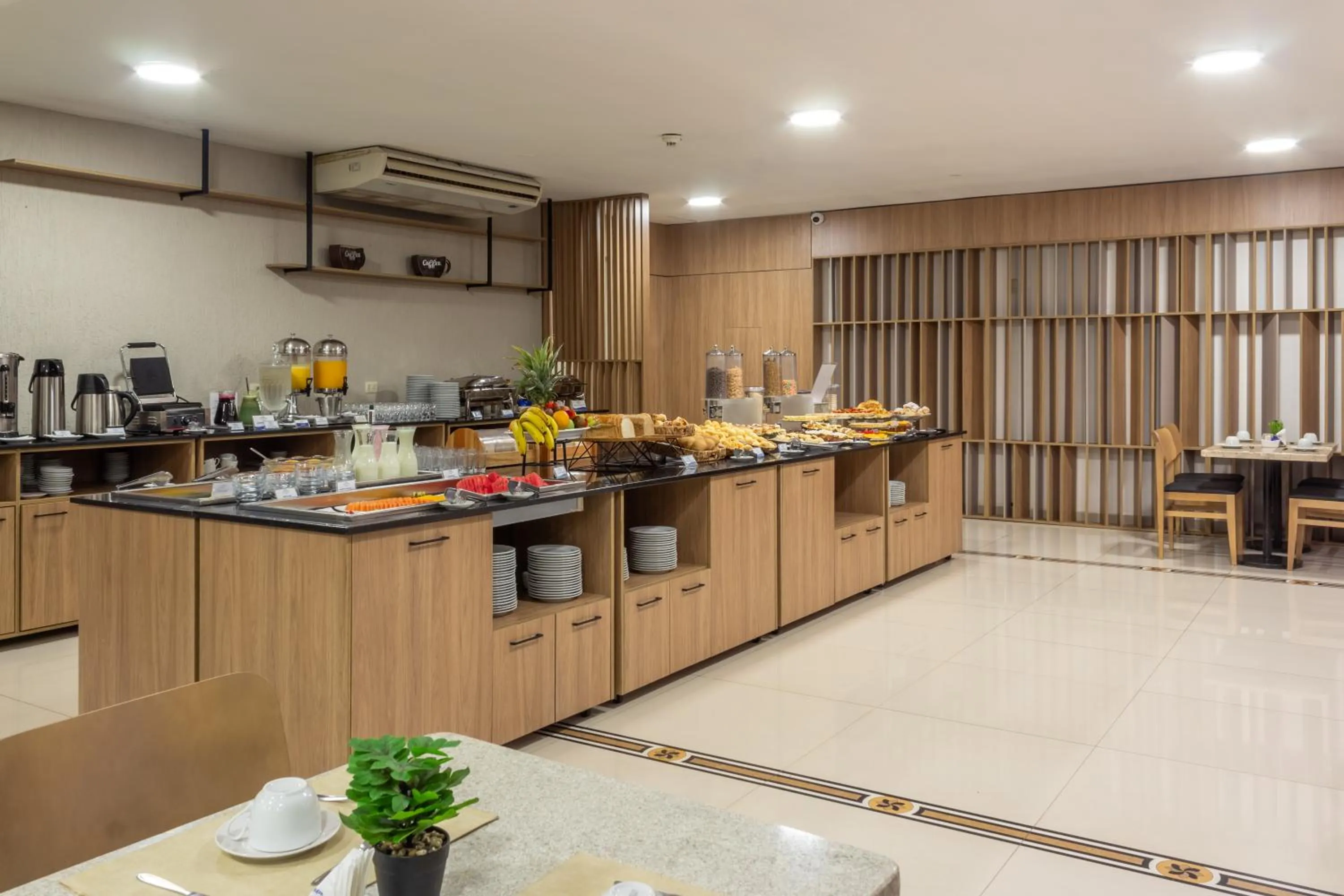 Restaurant/places to eat in Howard Johnson Ciudad del Este