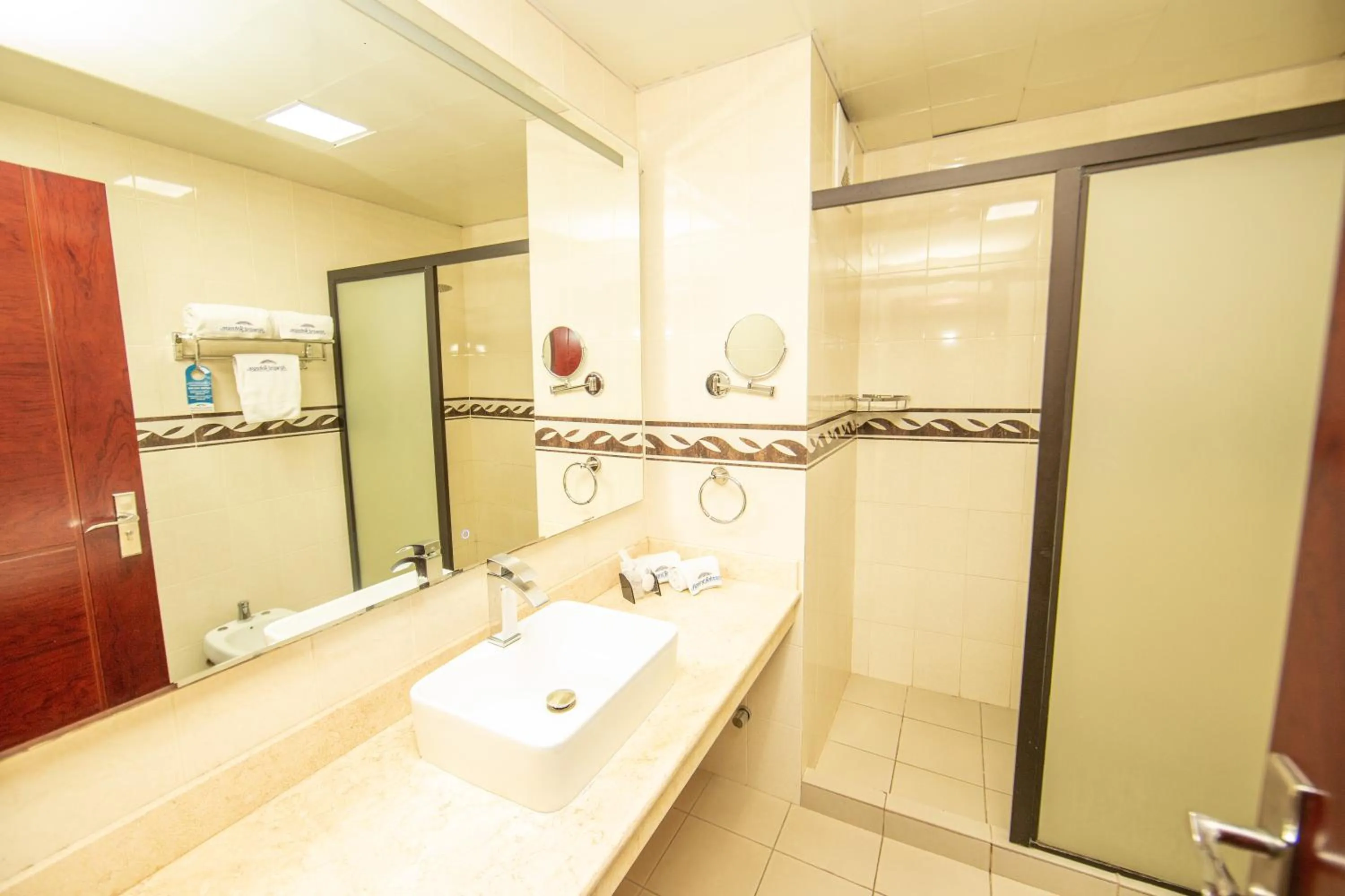 Bathroom in Howard Johnson Ciudad del Este