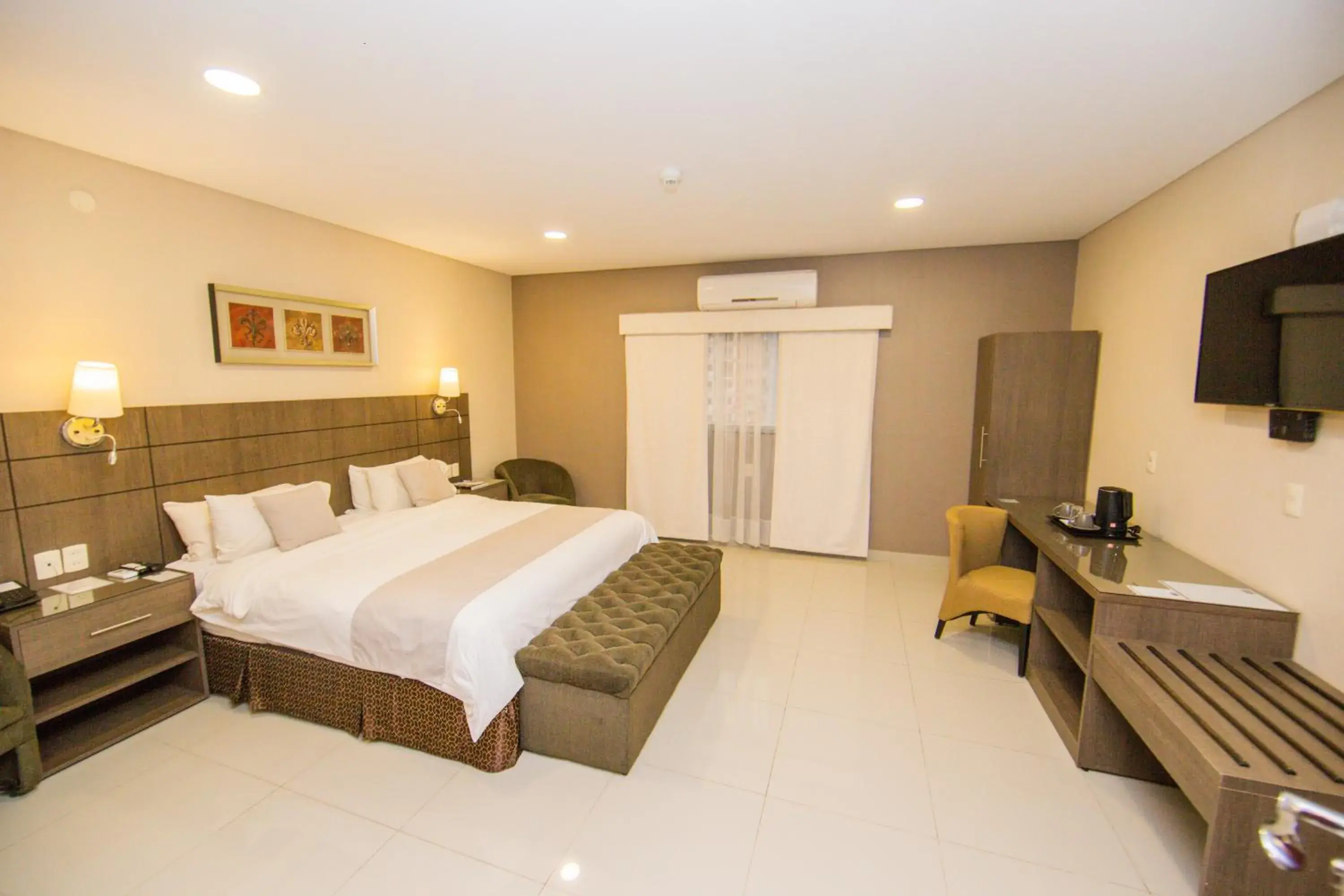 Bedroom, Bed in Howard Johnson Ciudad del Este Bedroom, Bed in Howard Johnson Ciudad del Este