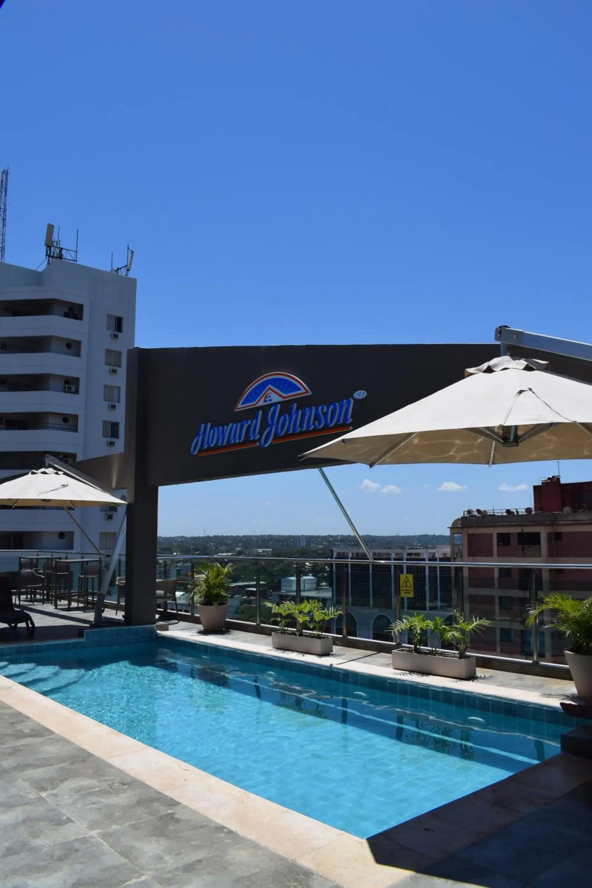 Swimming pool in Howard Johnson Ciudad del Este Swimming pool in Howard Johnson Ciudad del Este