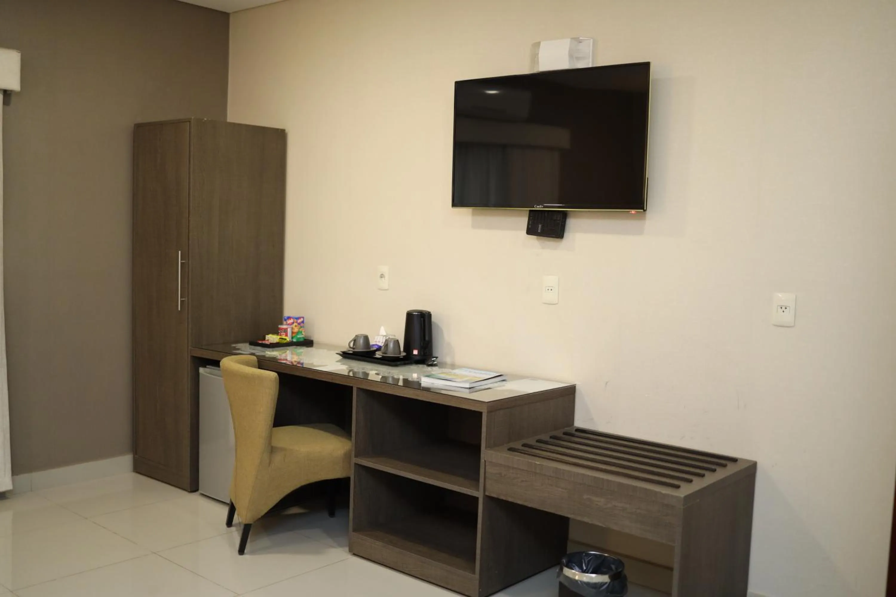 TV and multimedia in Howard Johnson Ciudad del Este