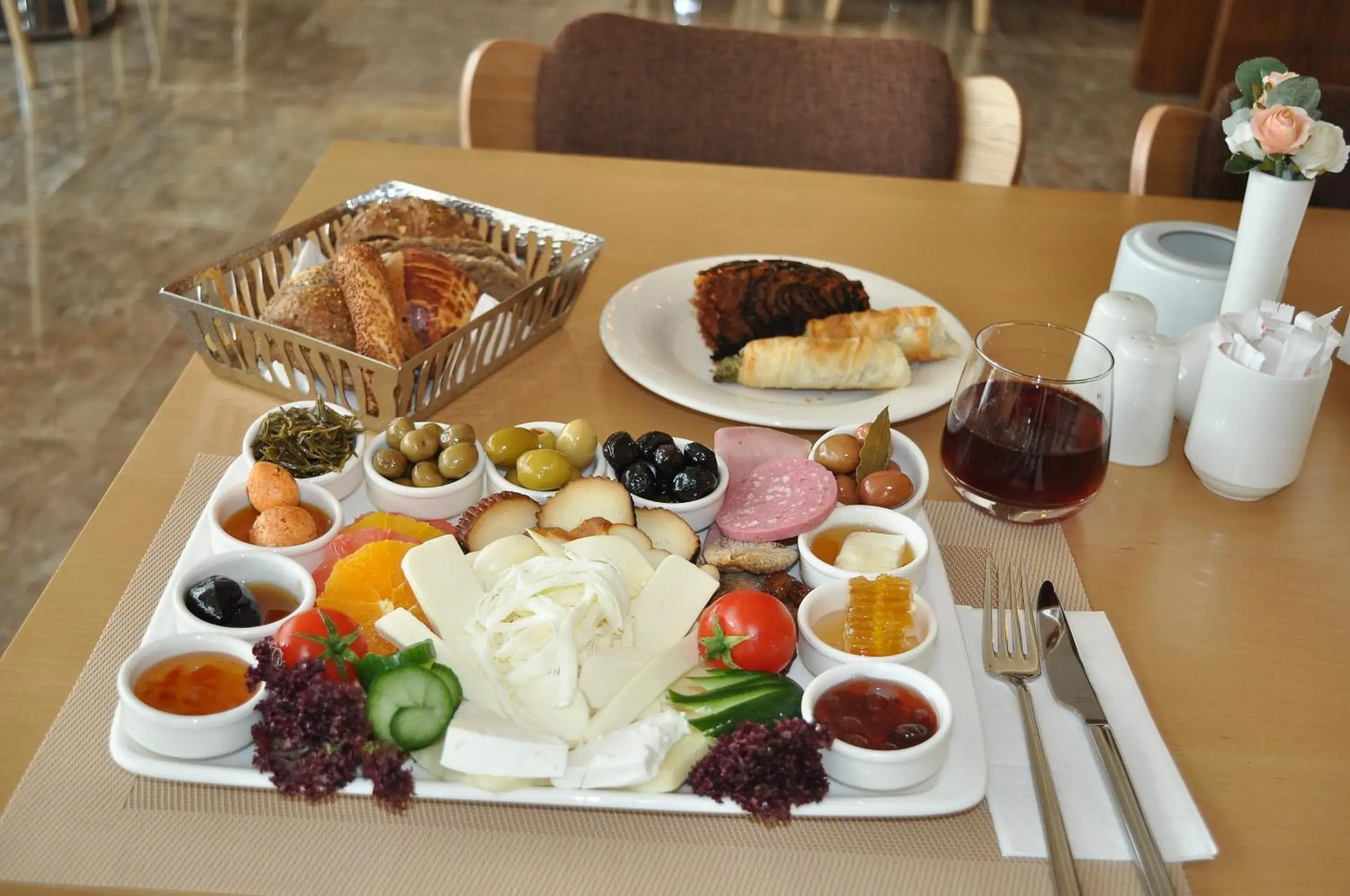 Food and drinks in Ramada By Wyndham Iskenderun Food and drinks in Ramada By Wyndham Iskenderun