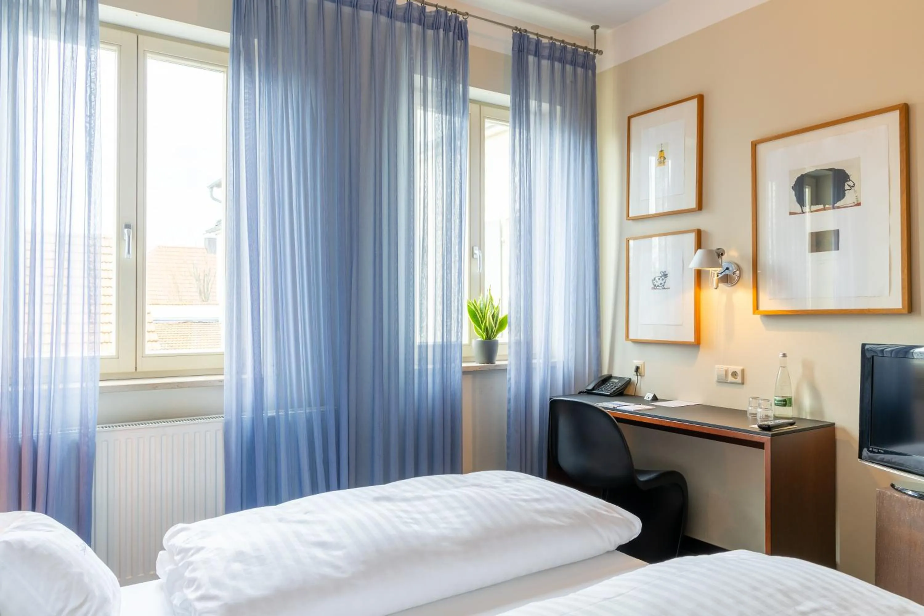 Bedroom, Bed in Romantikhotel Rebstock art & design