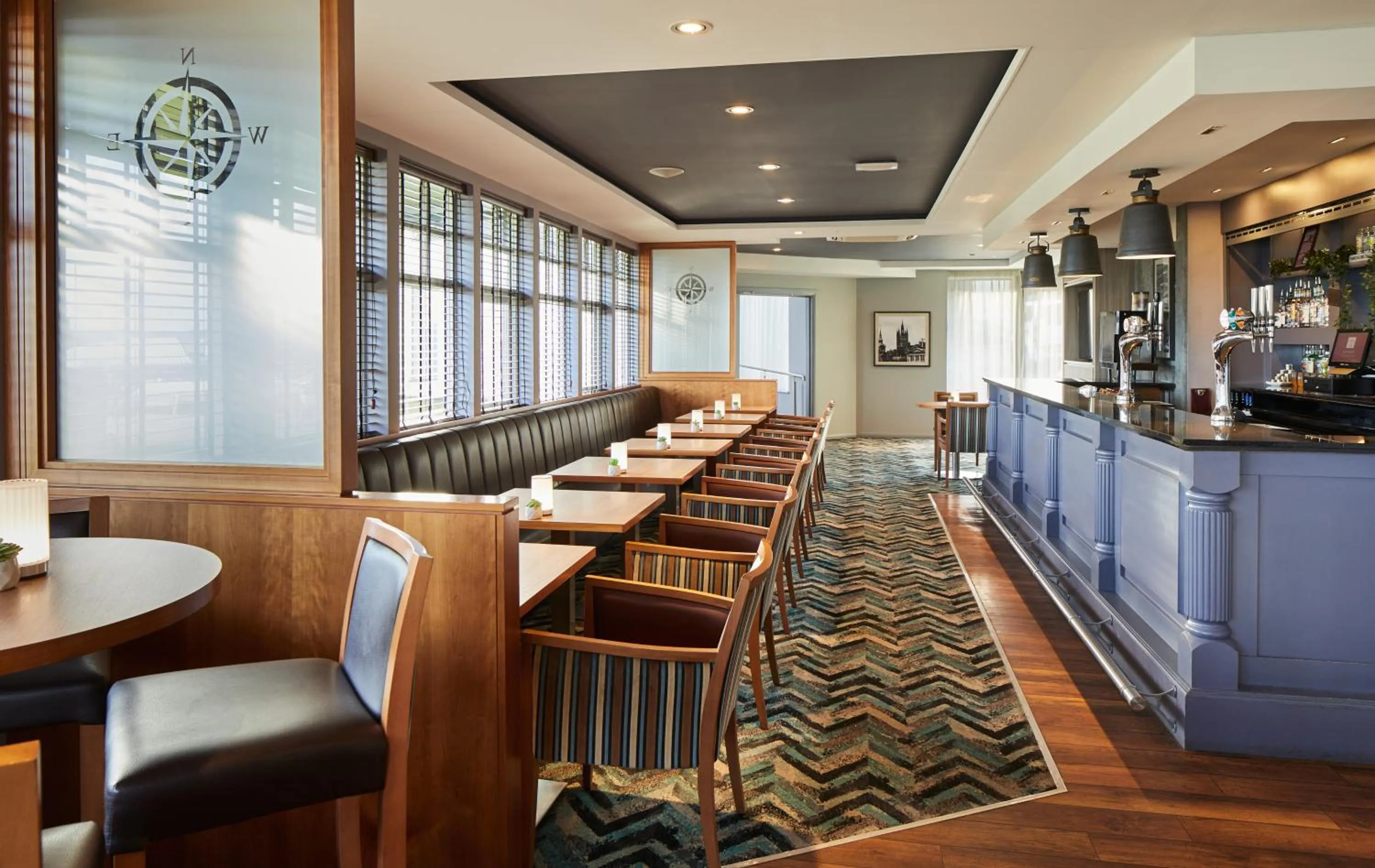 Lounge or bar in Leonardo Inn Aberdeen Airport