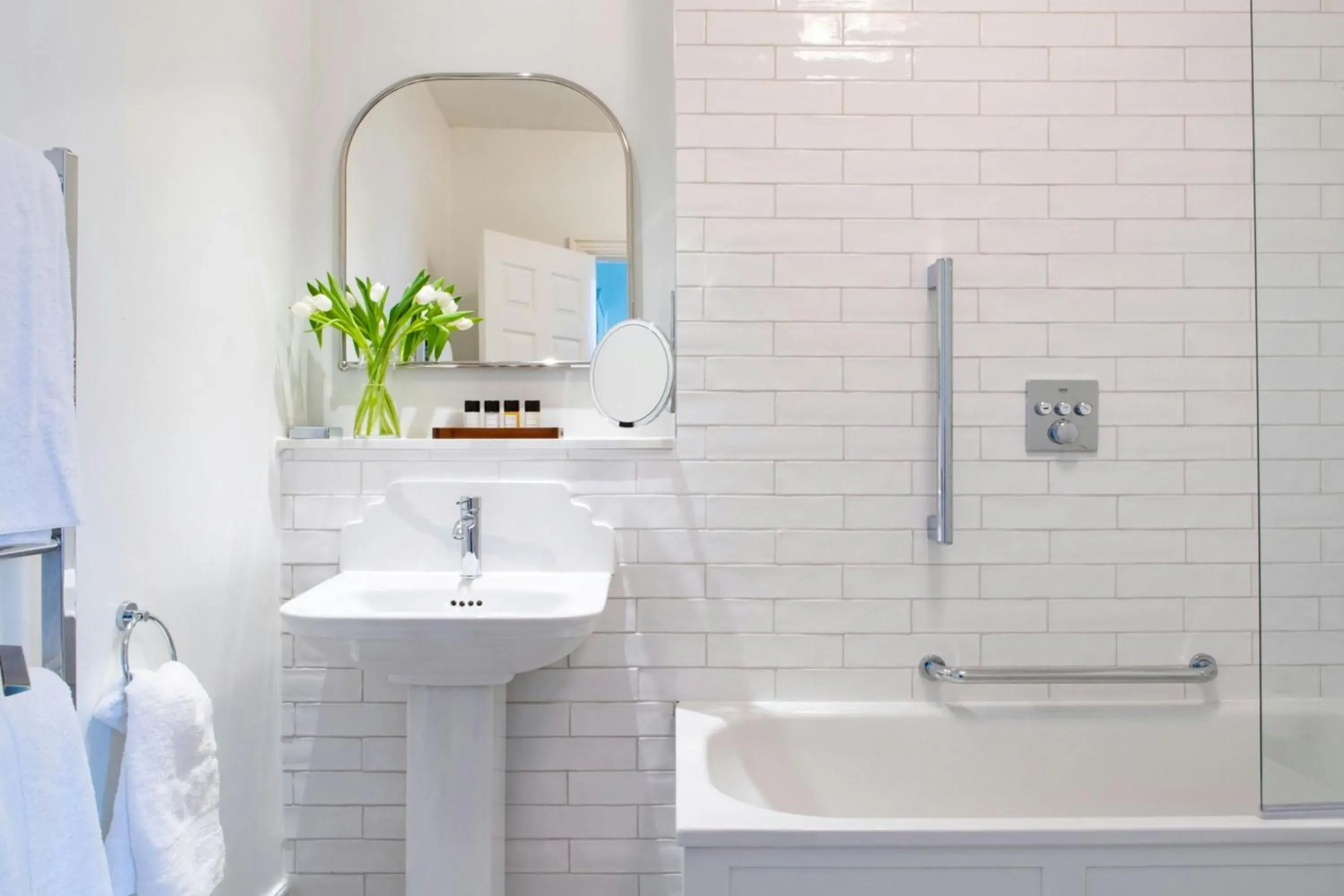 Photo of the whole room in Billesley Manor Hotel & Spa, a Tribute Portfolio Hotel Photo of the whole room in Billesley Manor Hotel & Spa, a Tribute Portfolio Hotel