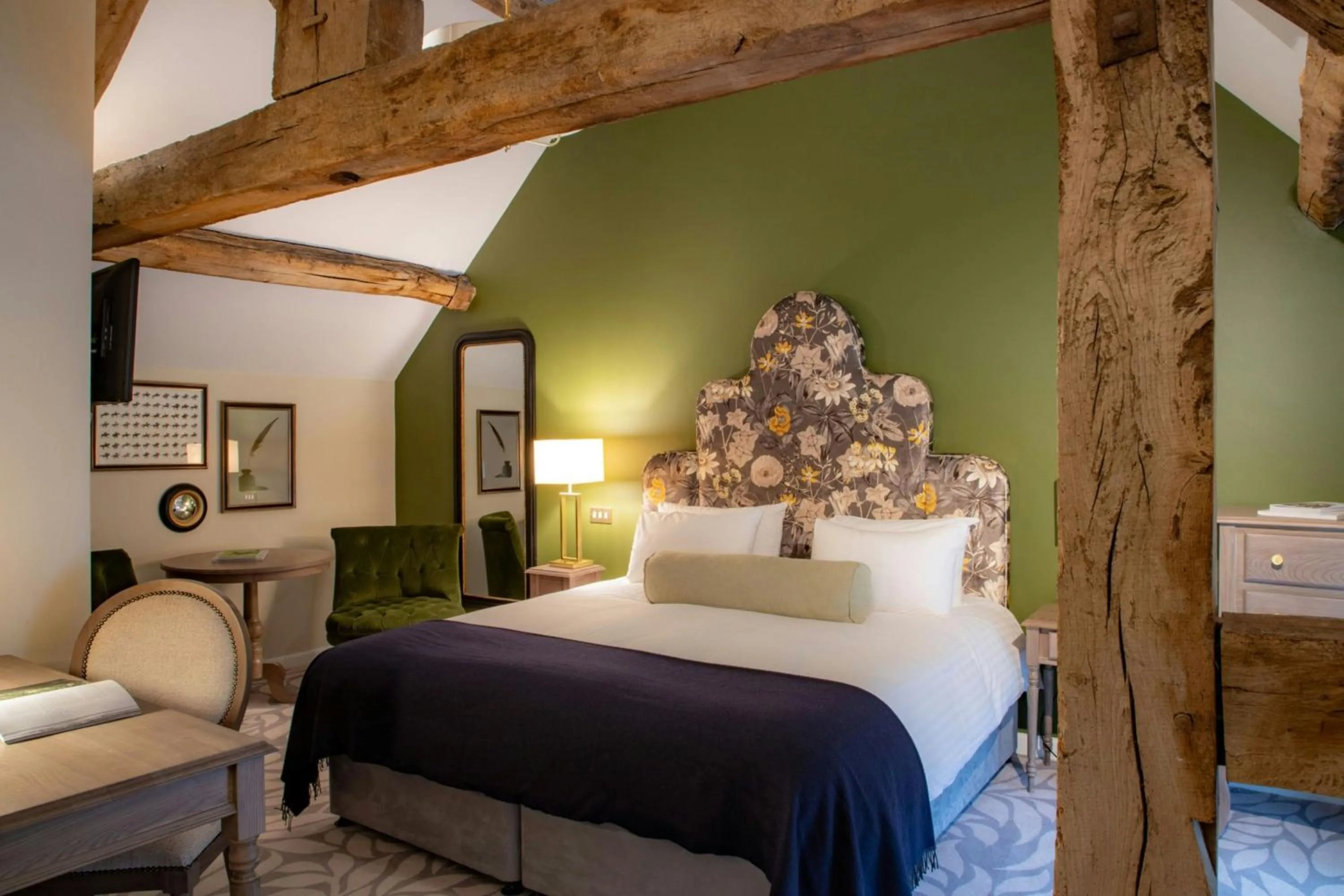 Lounge or bar, Bed in Billesley Manor Hotel & Spa, a Tribute Portfolio Hotel