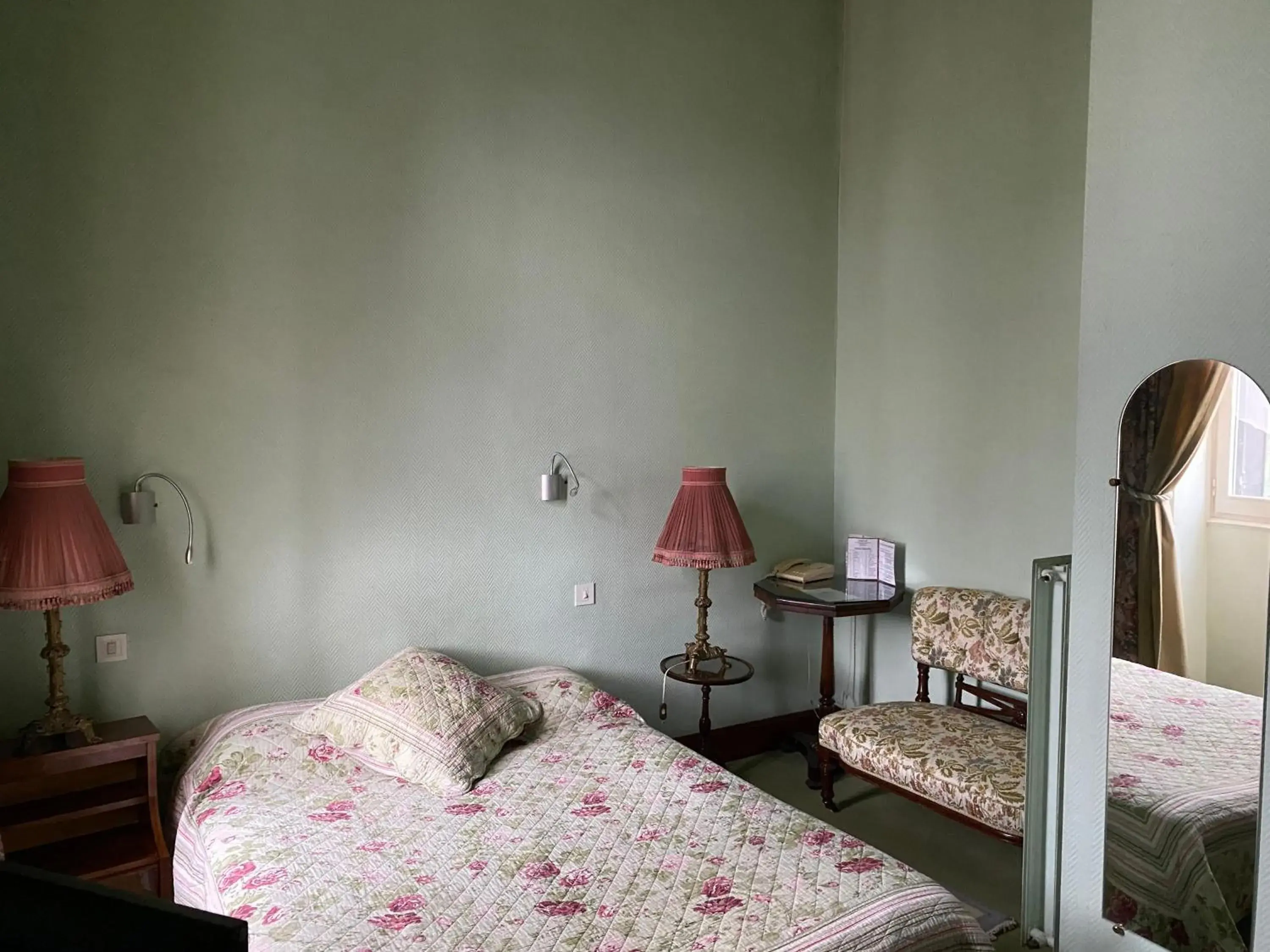 Bed in Cit'Hotel Marie Stuart Bed in Cit'Hotel Marie Stuart