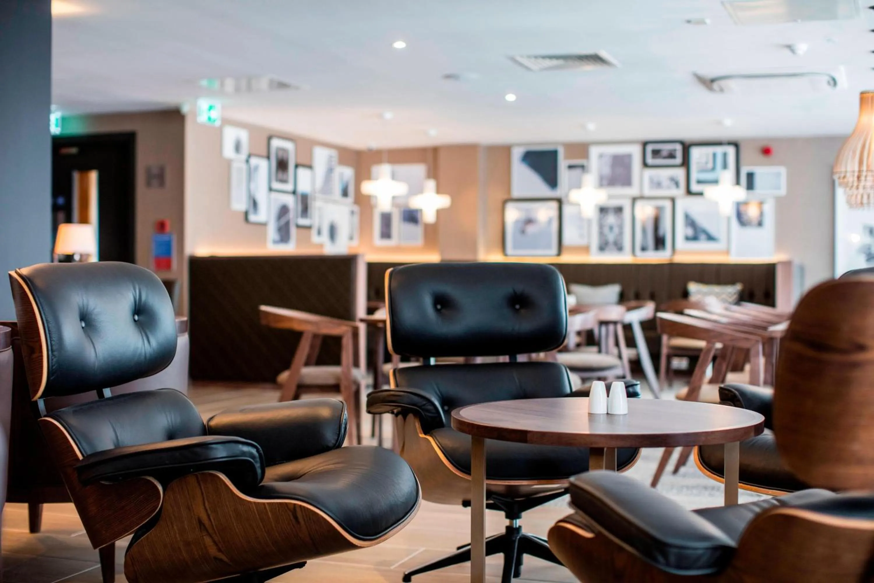 Lounge or bar in AC Hotel by Marriott Birmingham