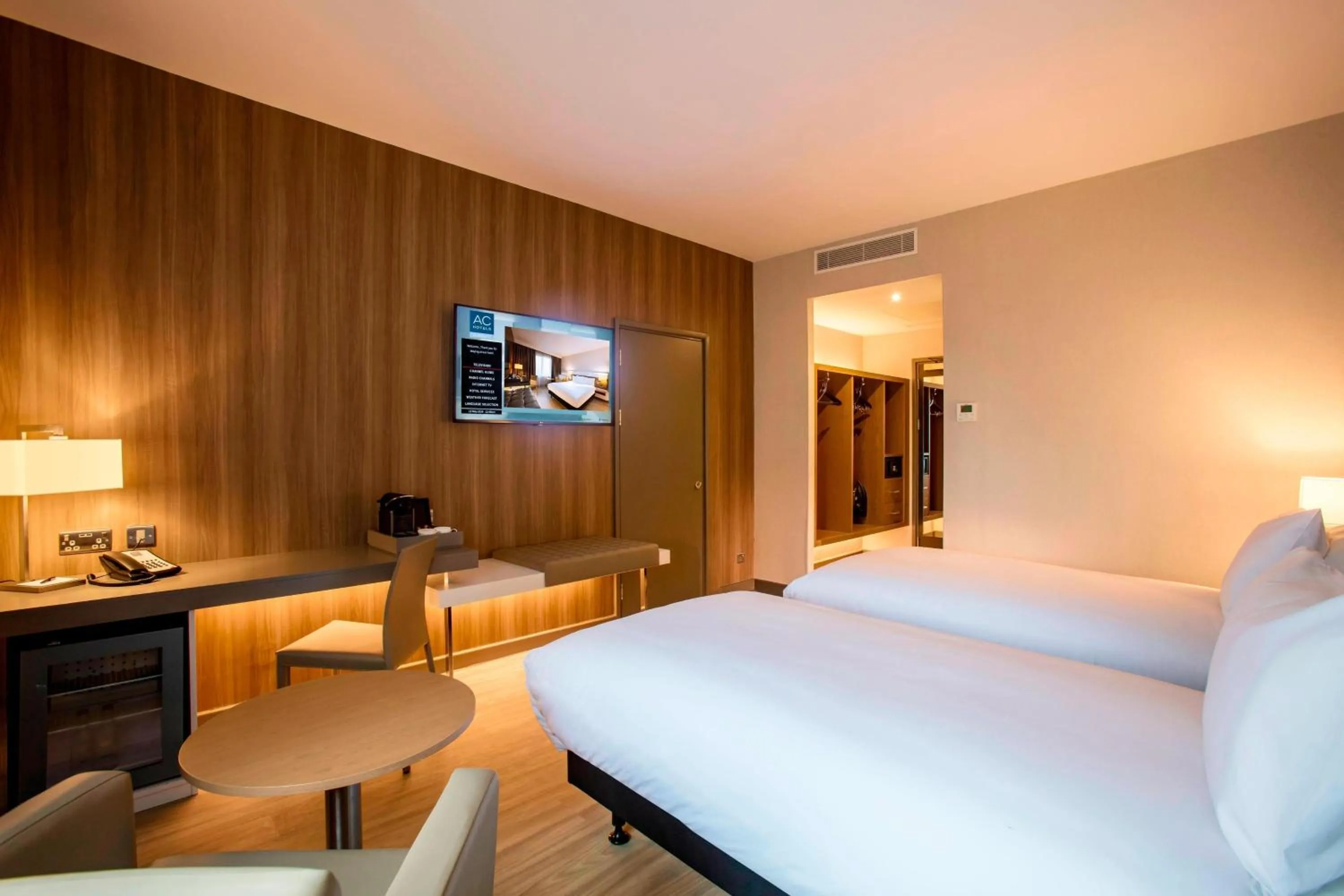 Photo of the whole room, Bed in AC Hotel by Marriott Birmingham