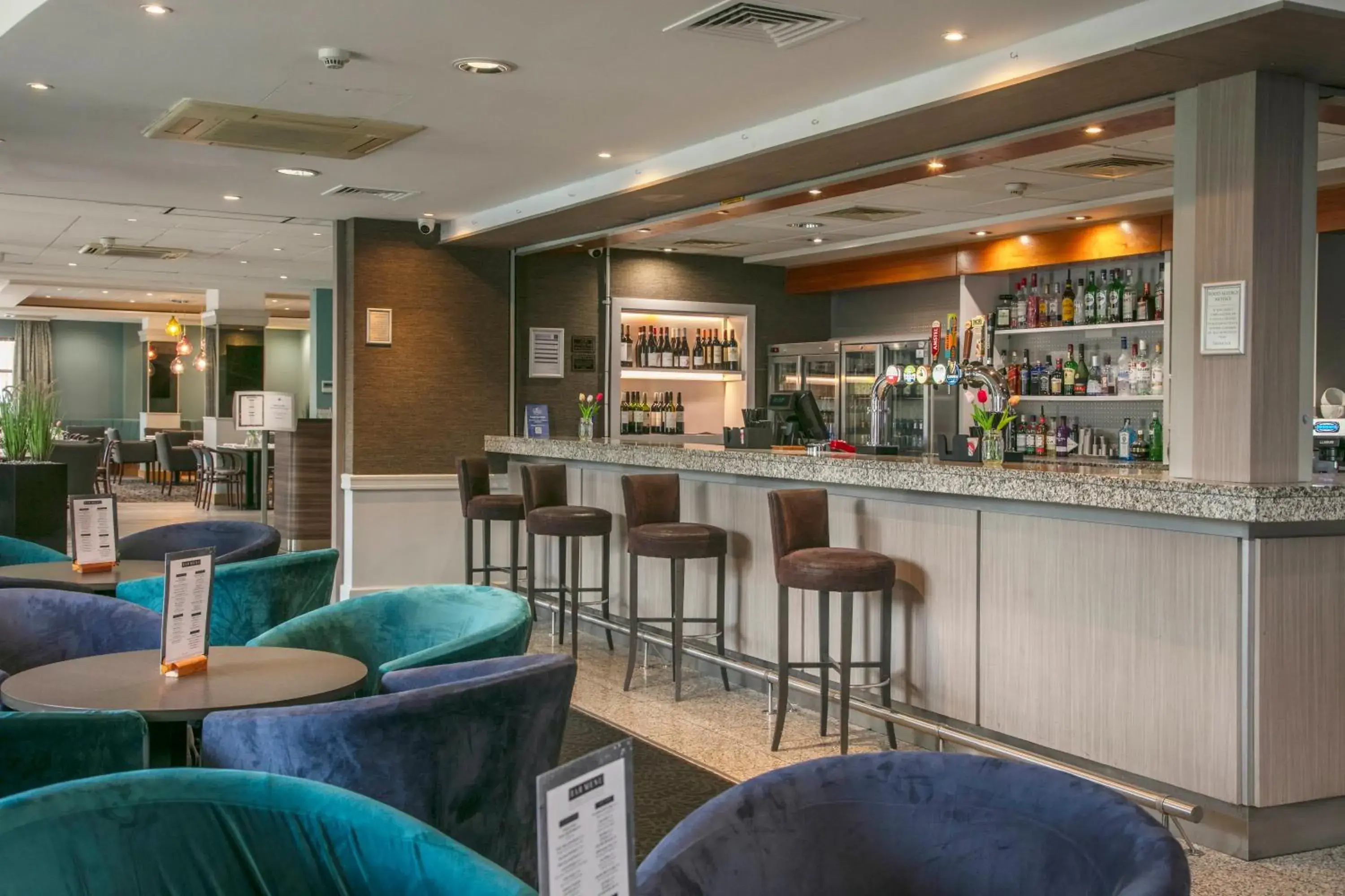 Lounge or bar in Cresta Court Hotel Lounge or bar in Cresta Court Hotel