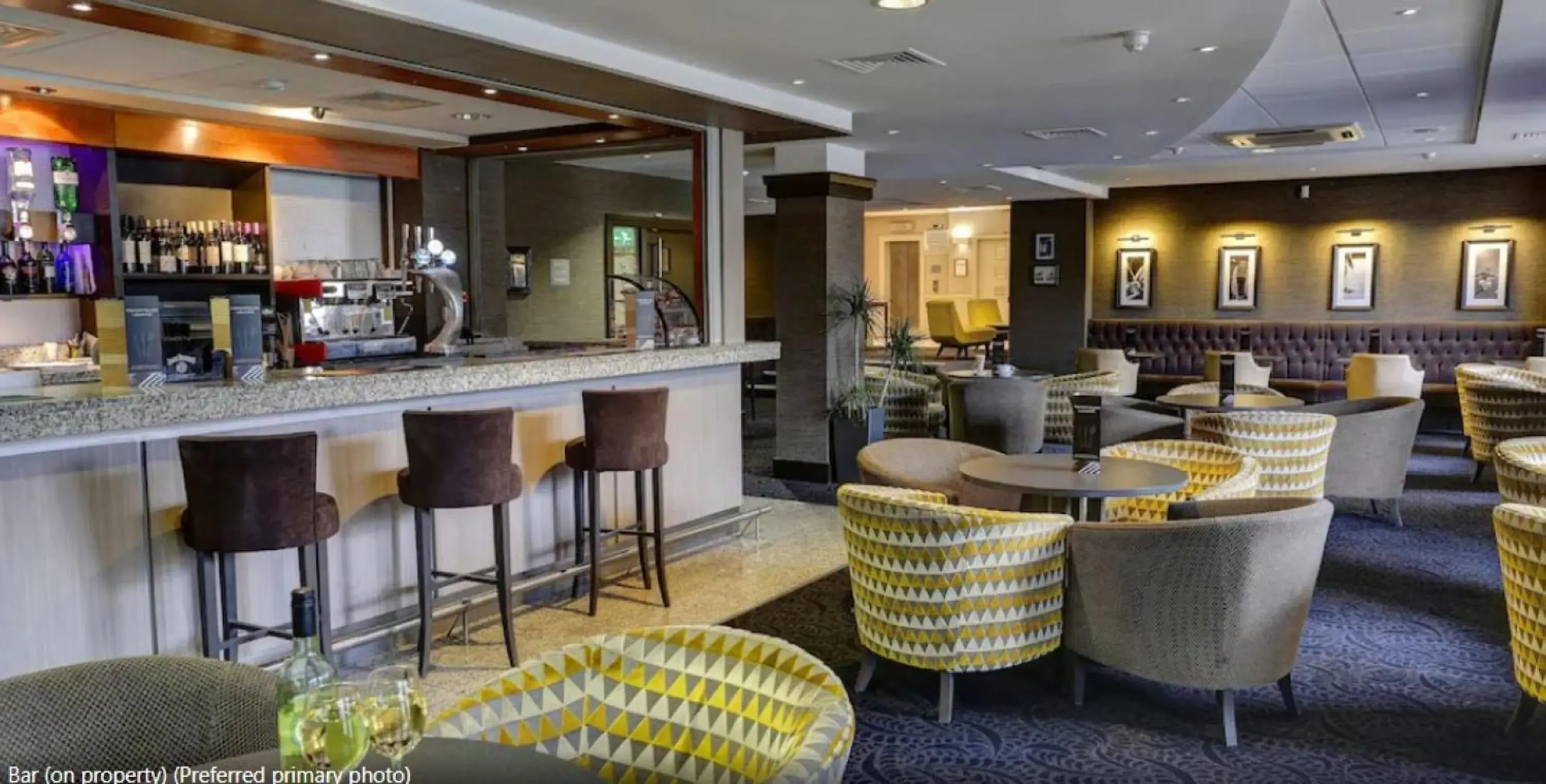Lounge or bar in Cresta Court Hotel Lounge or bar in Cresta Court Hotel