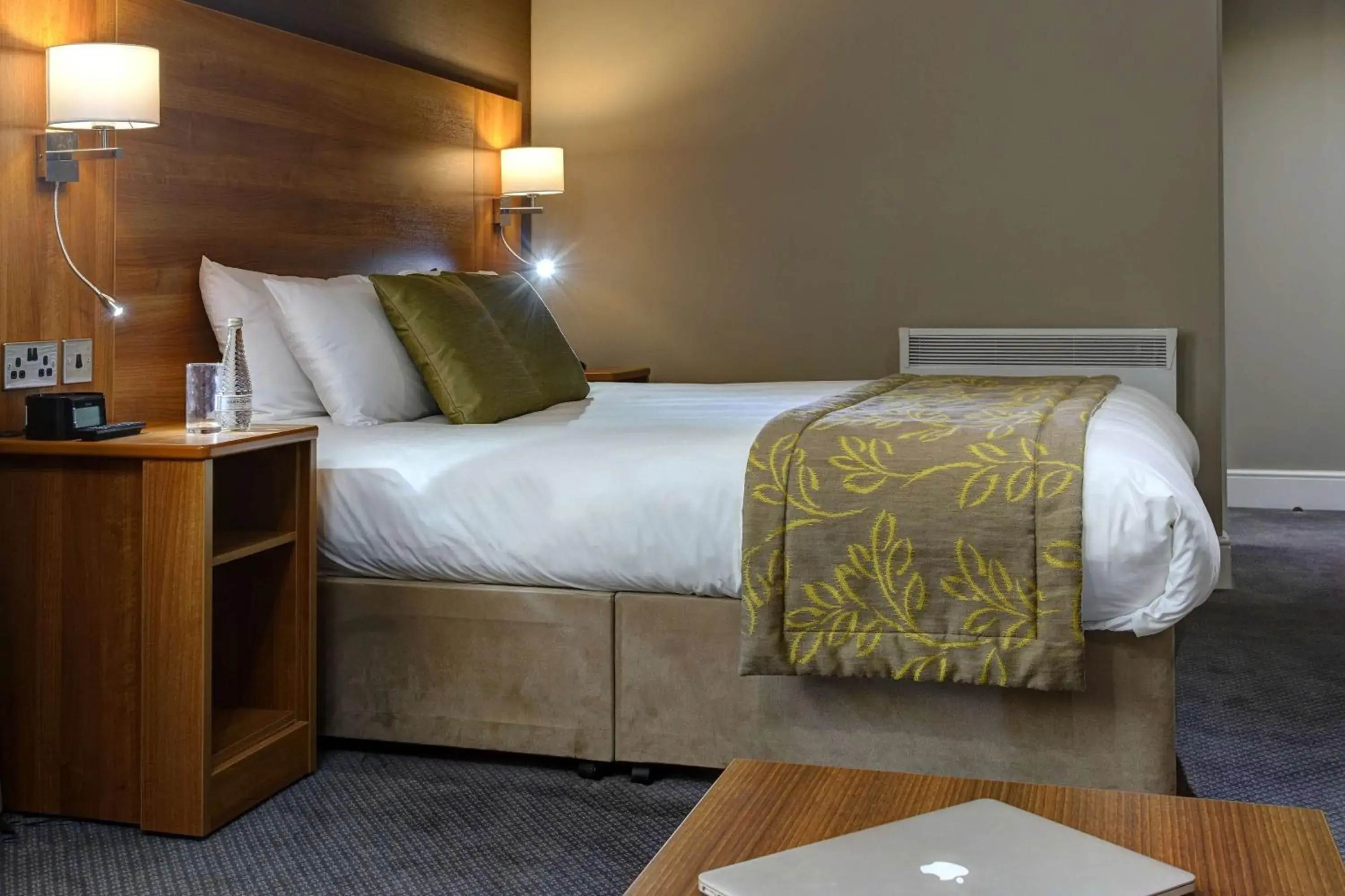 Bedroom in Cresta Court Hotel Bedroom in Cresta Court Hotel