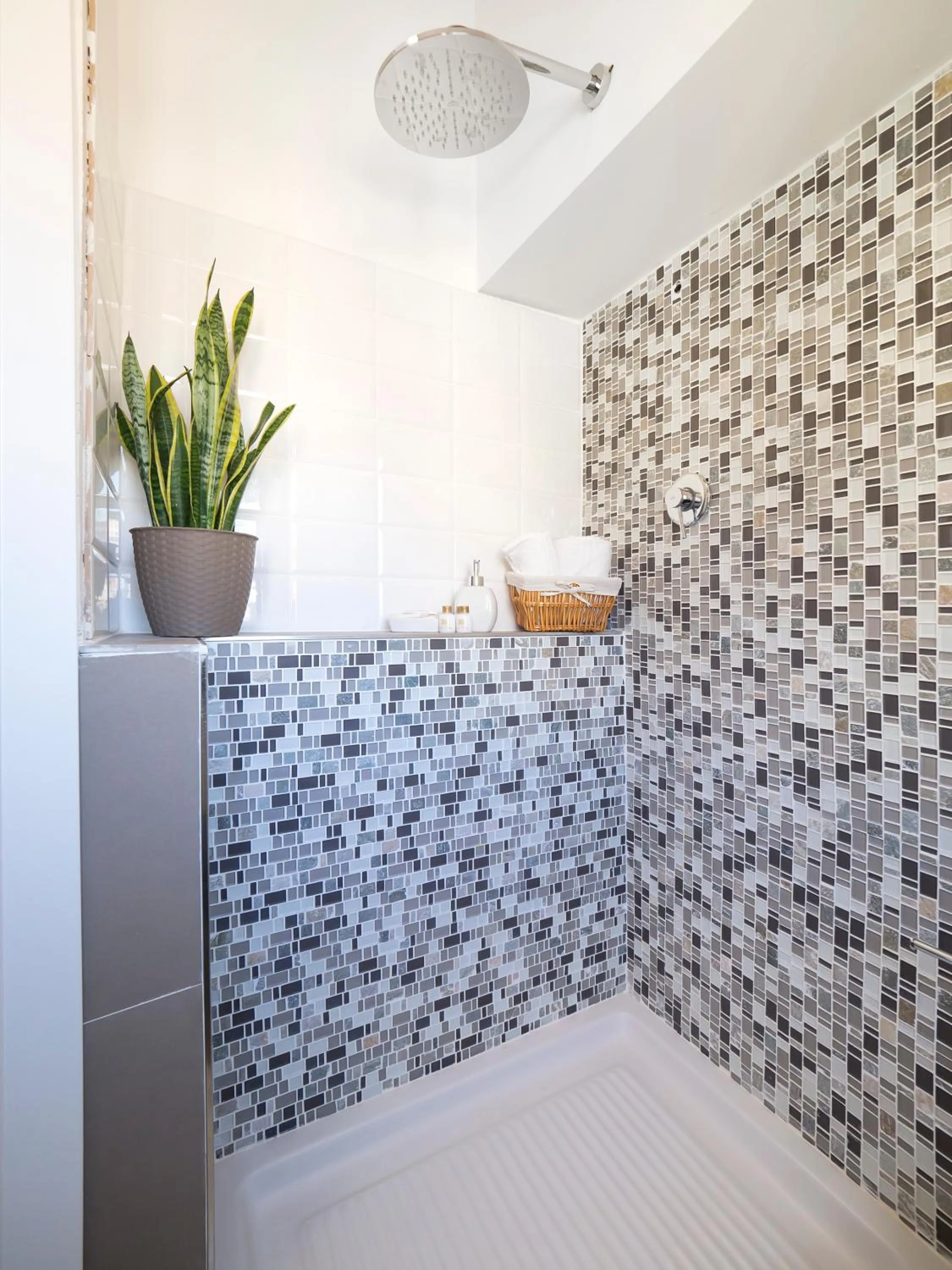 Shower in Majestic Rialto House by Wonderful Italy