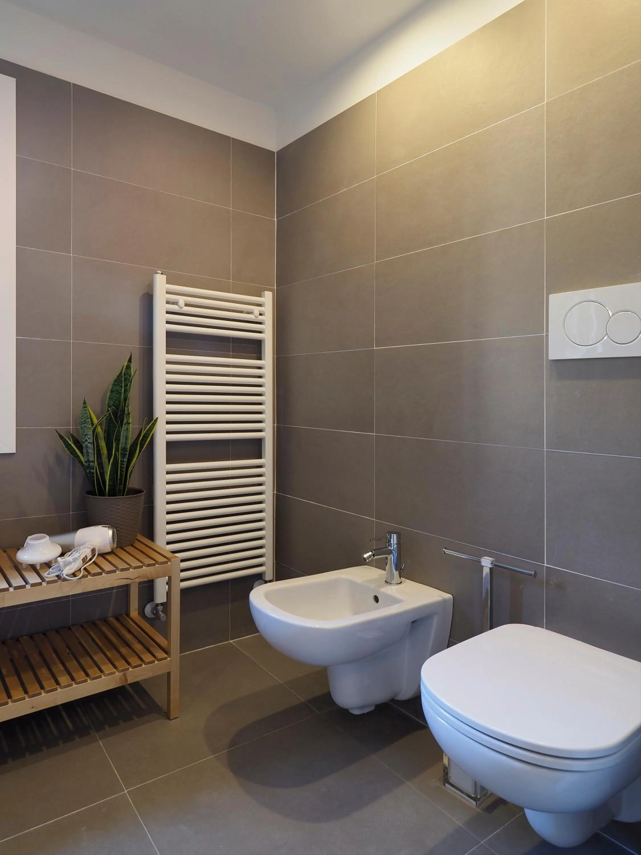 Toilet in Majestic Rialto House by Wonderful Italy