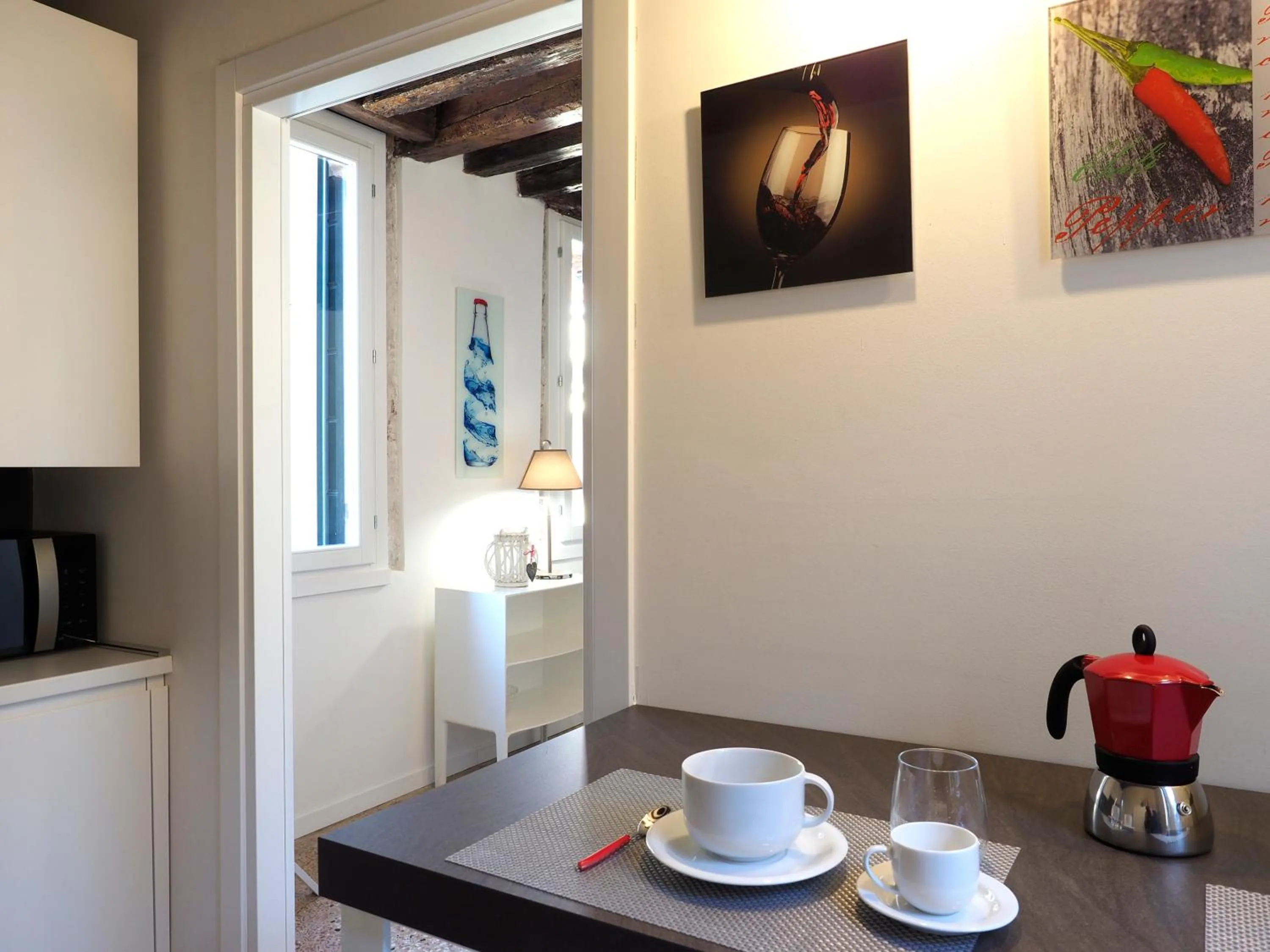 Coffee/tea facilities in Majestic Rialto House by Wonderful Italy