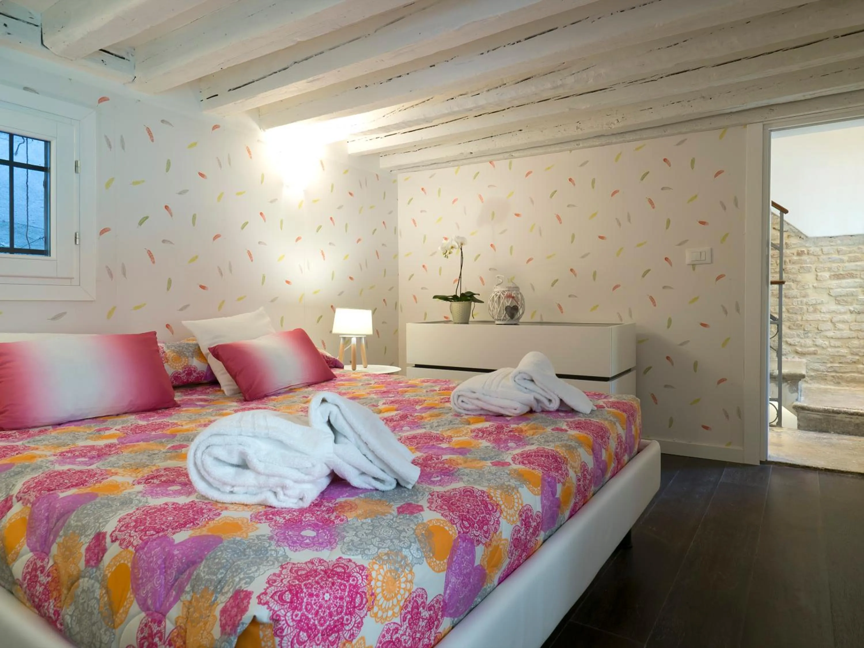 Bed in Majestic Rialto House by Wonderful Italy