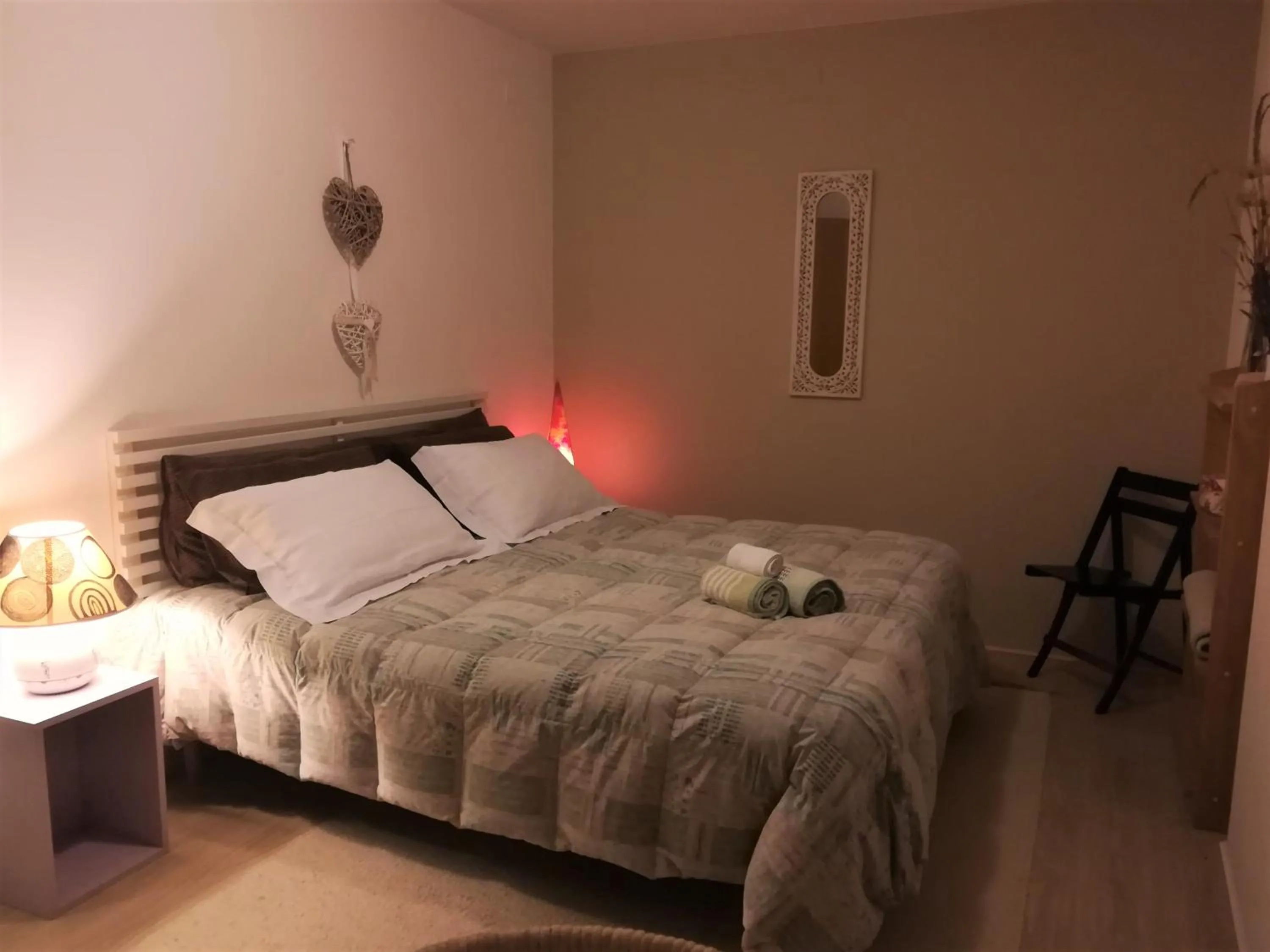 Bedroom, Bed in Home Meditamondo