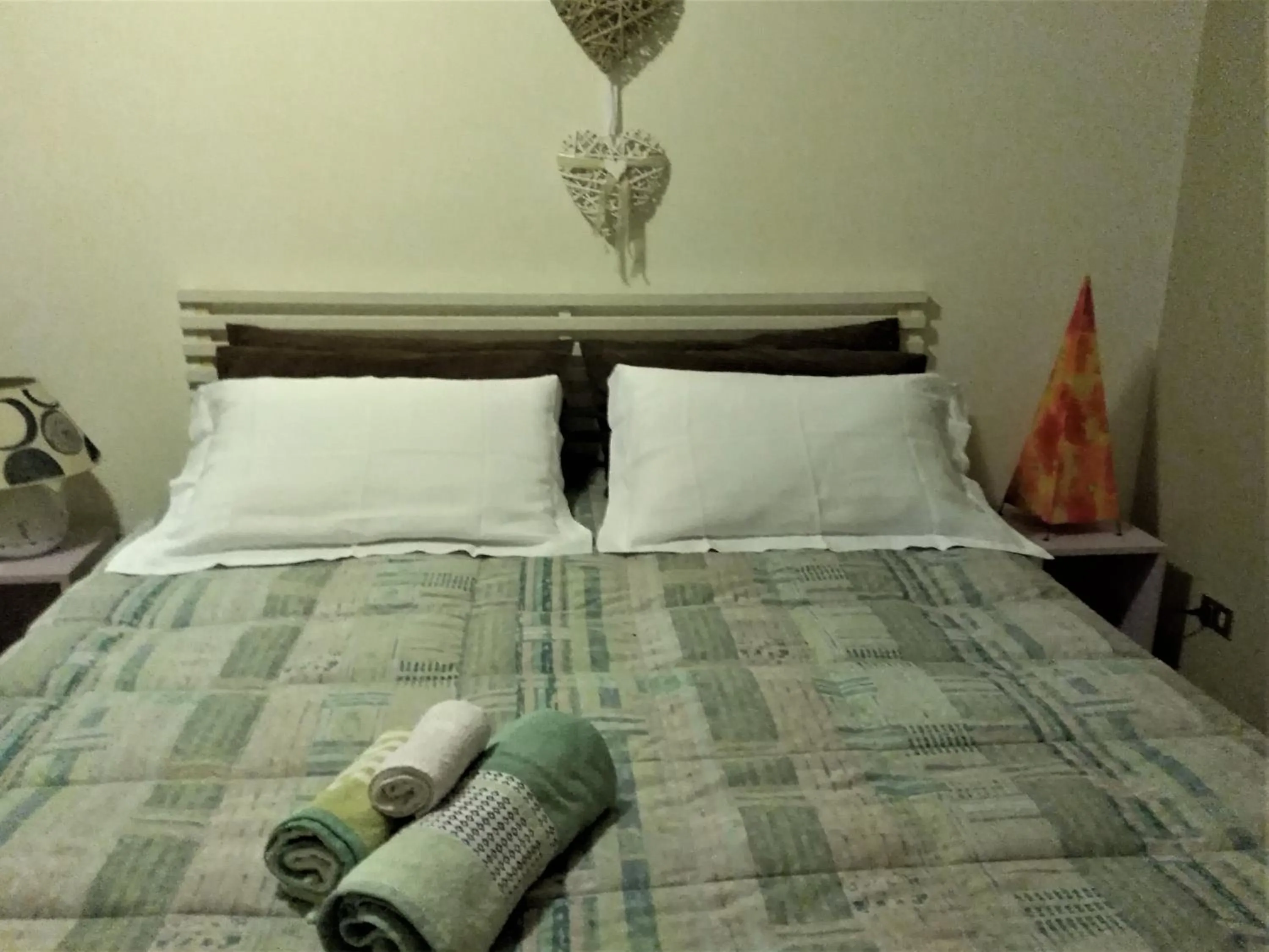Bedroom, Bed in Home Meditamondo