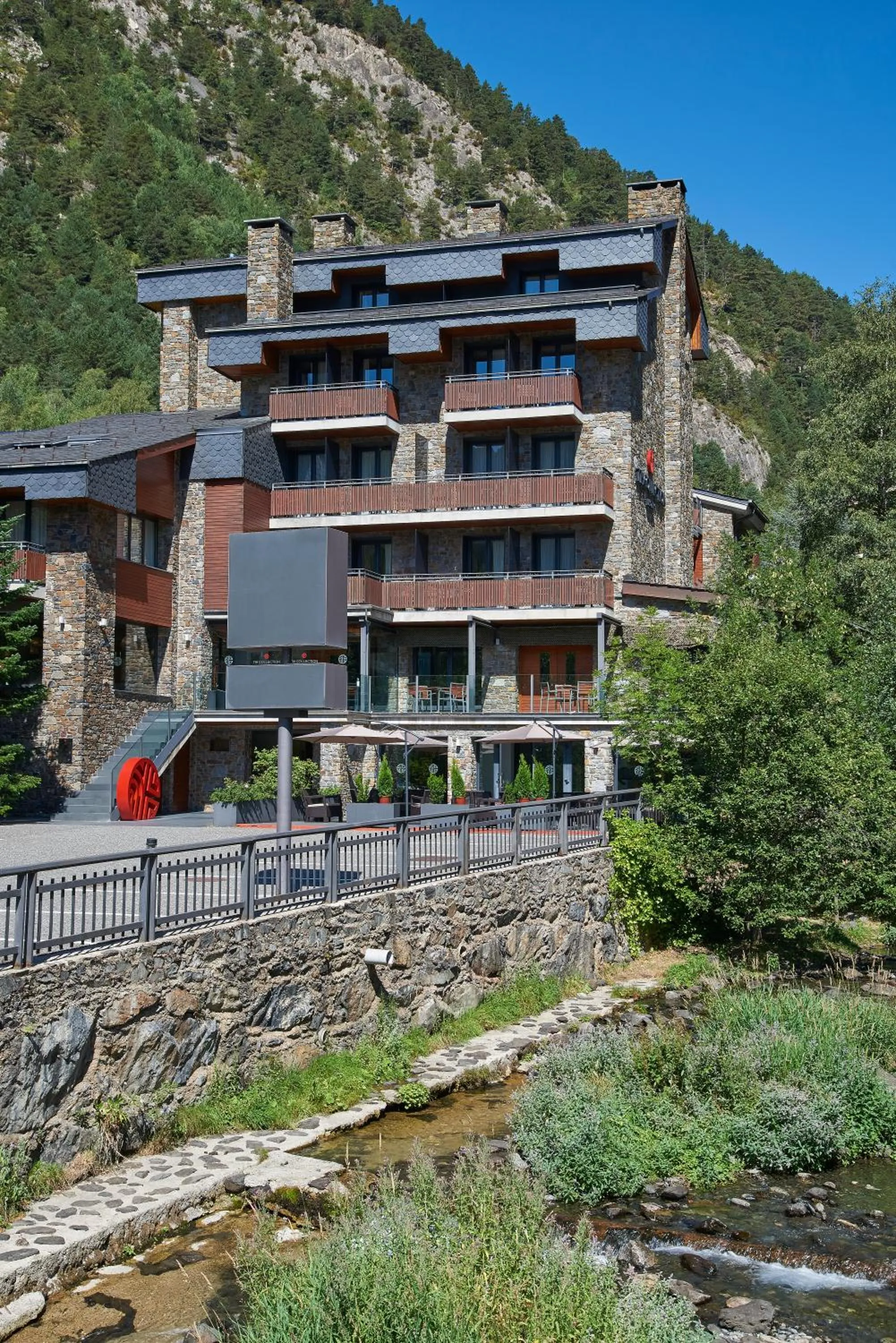 Facade/entrance in NH Collection Andorra Palomé