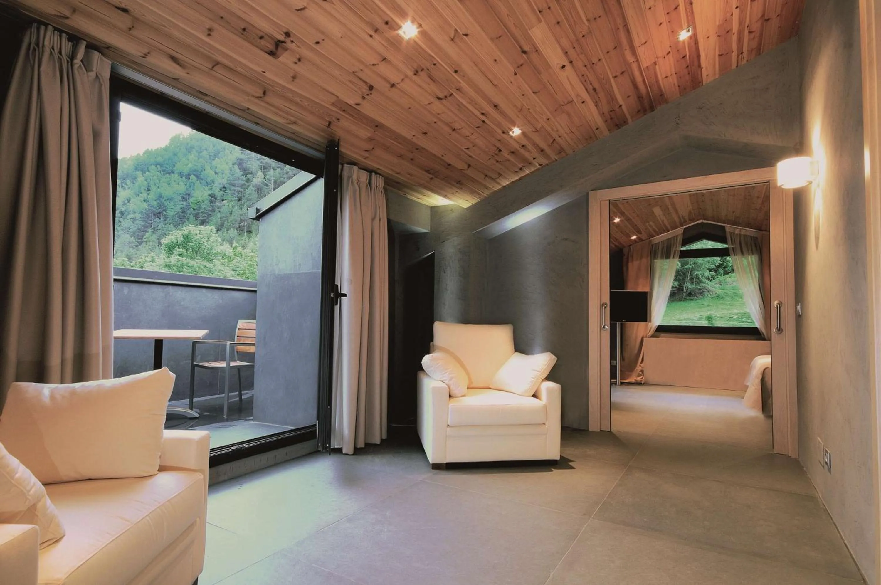 Photo of the whole room in NH Collection Andorra Palomé