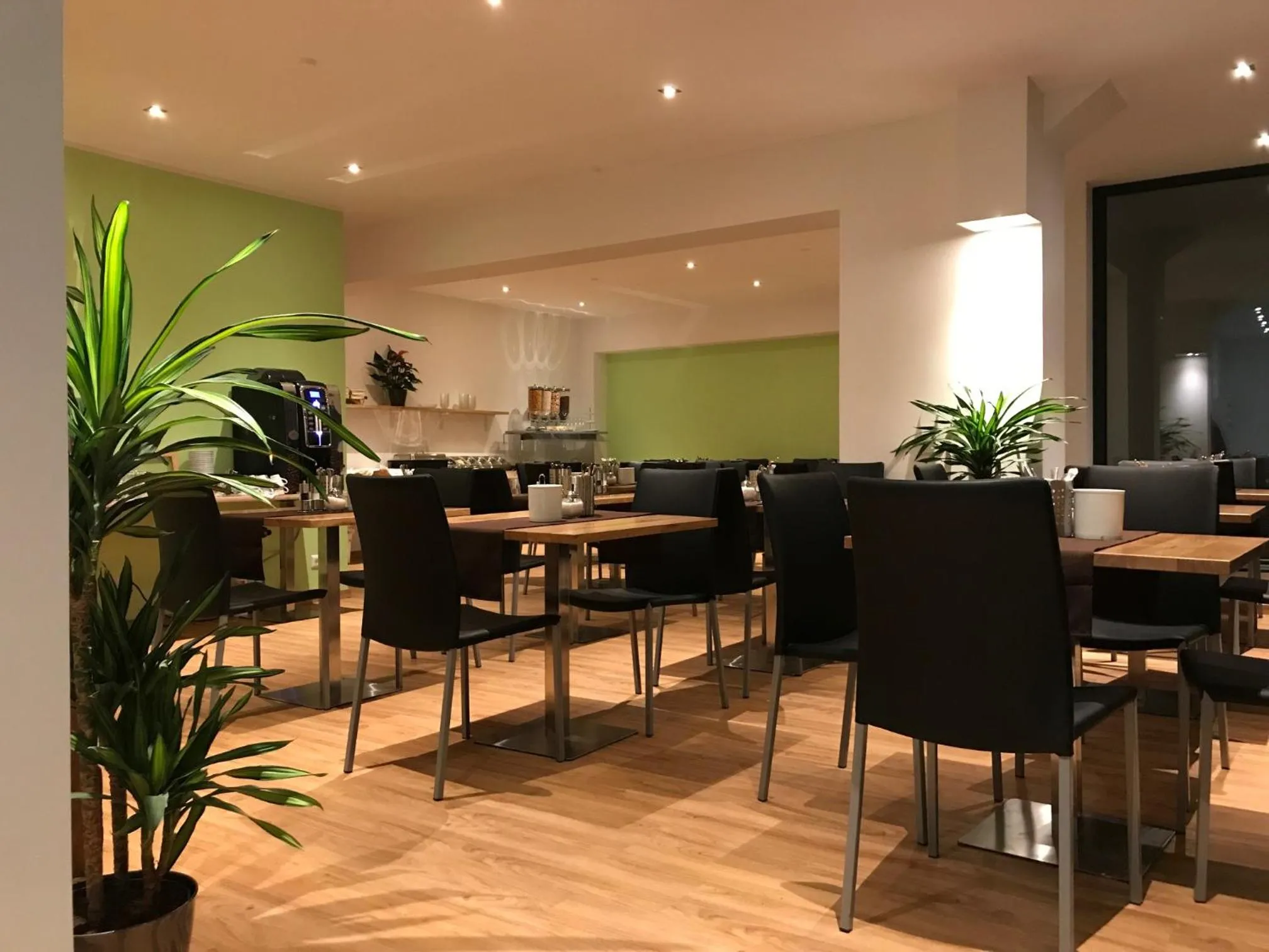 Restaurant/places to eat in Business & City