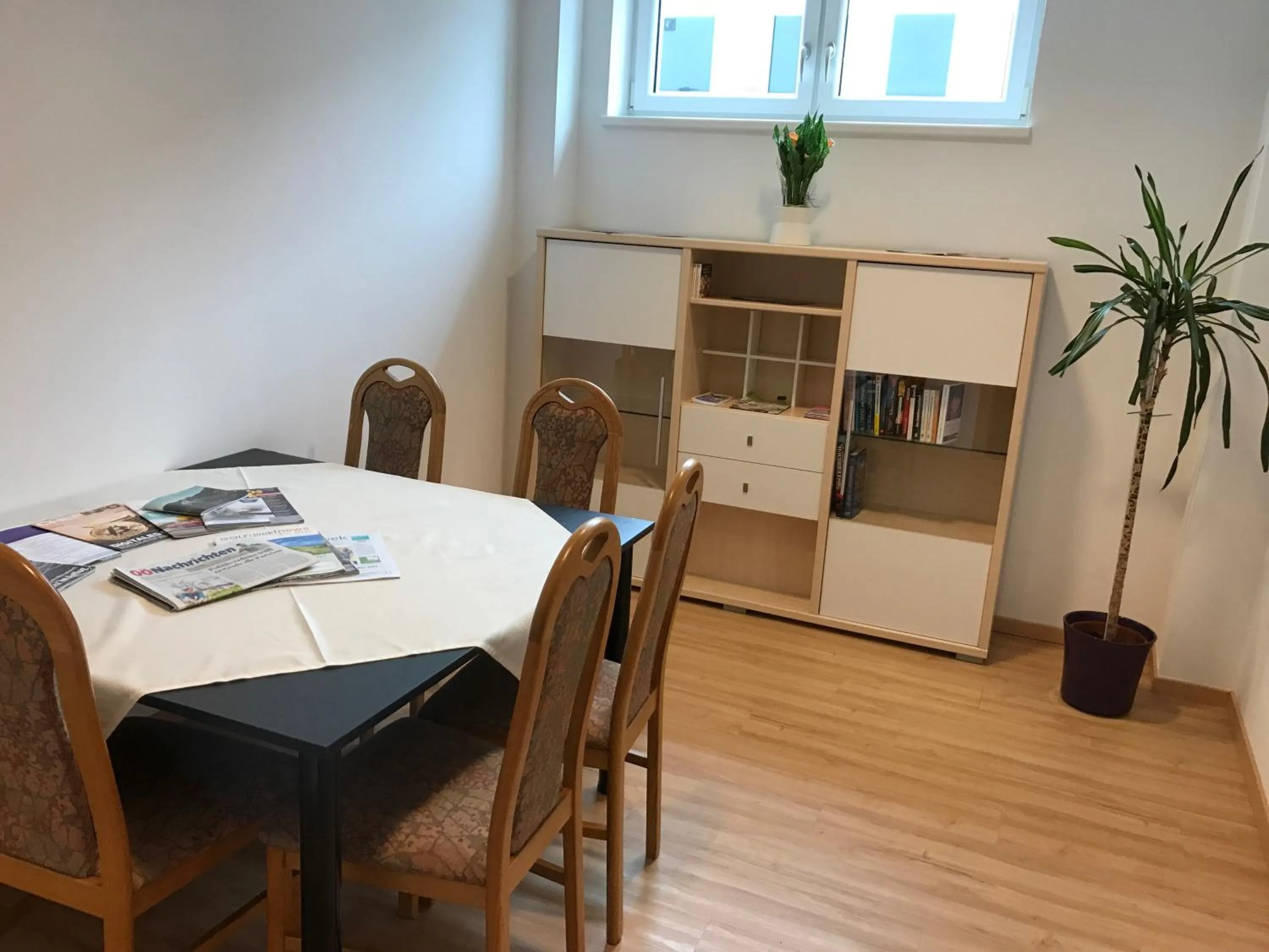 Communal lounge/ TV room in Business & City