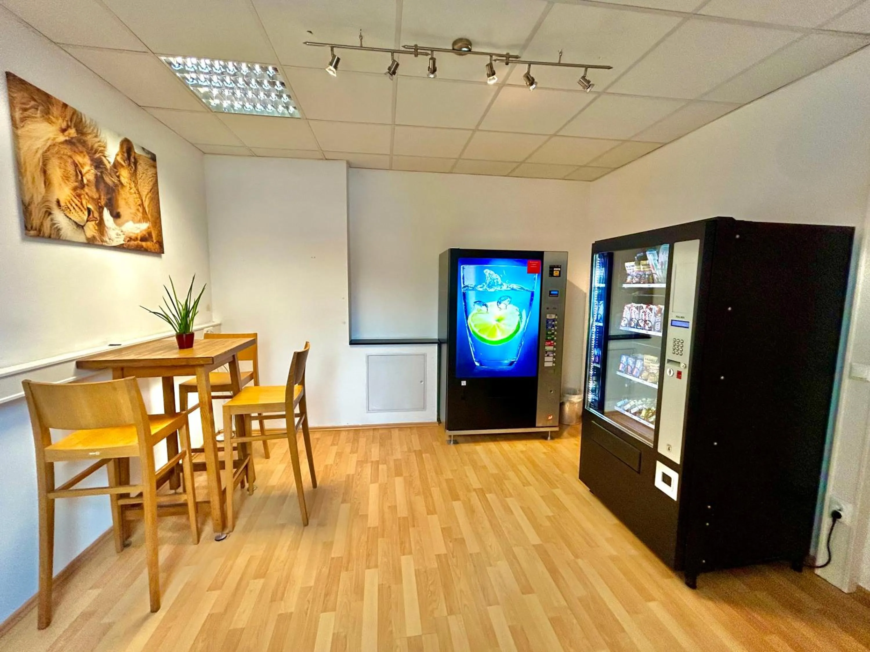 Restaurant/places to eat in Business & City