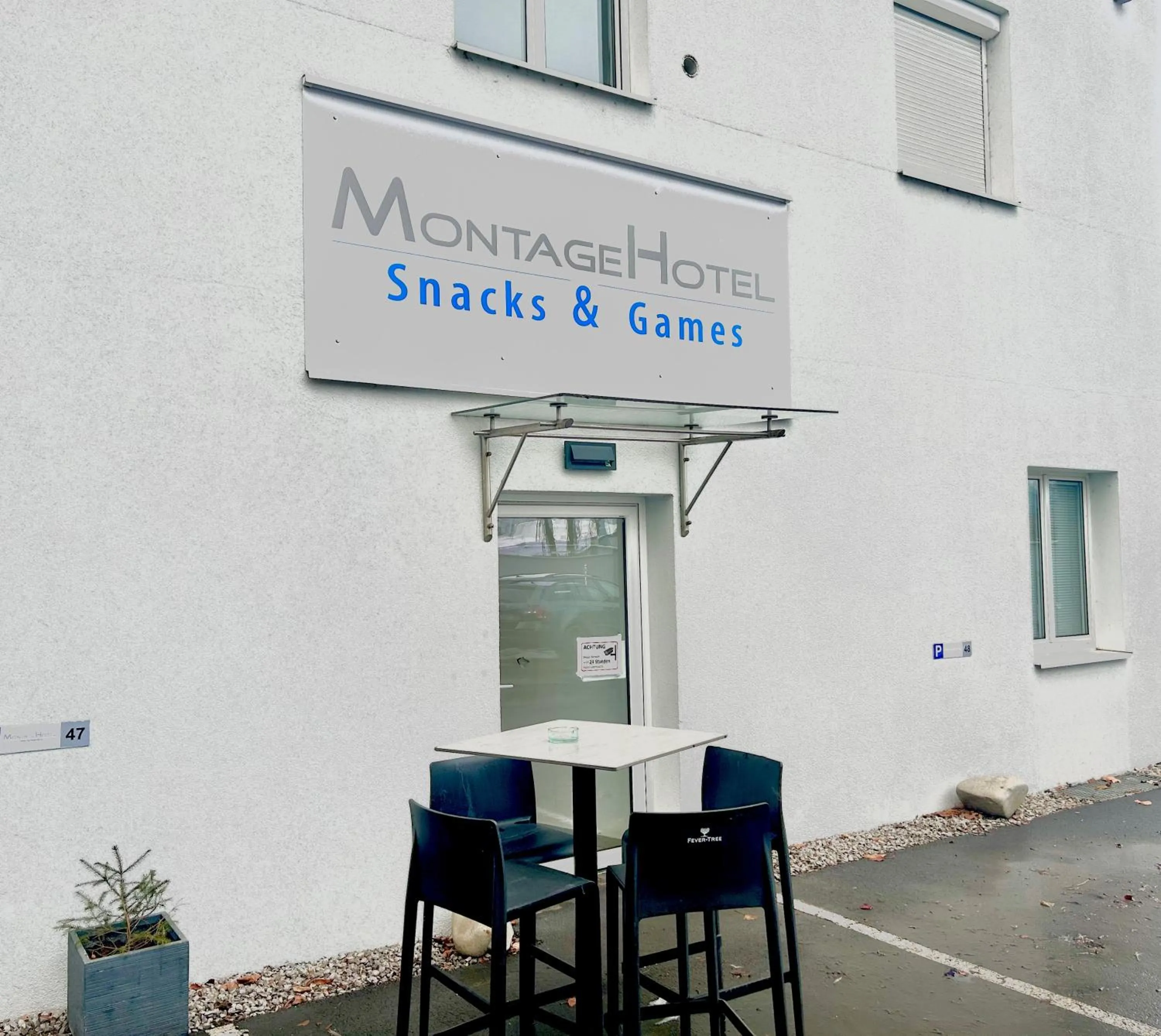 Restaurant/places to eat in Business & City