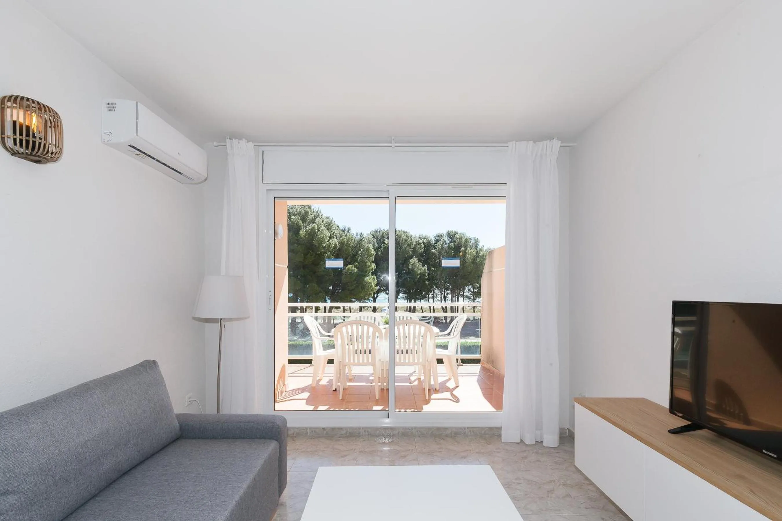 TV and multimedia in UHC Arco del Sol Family Complex